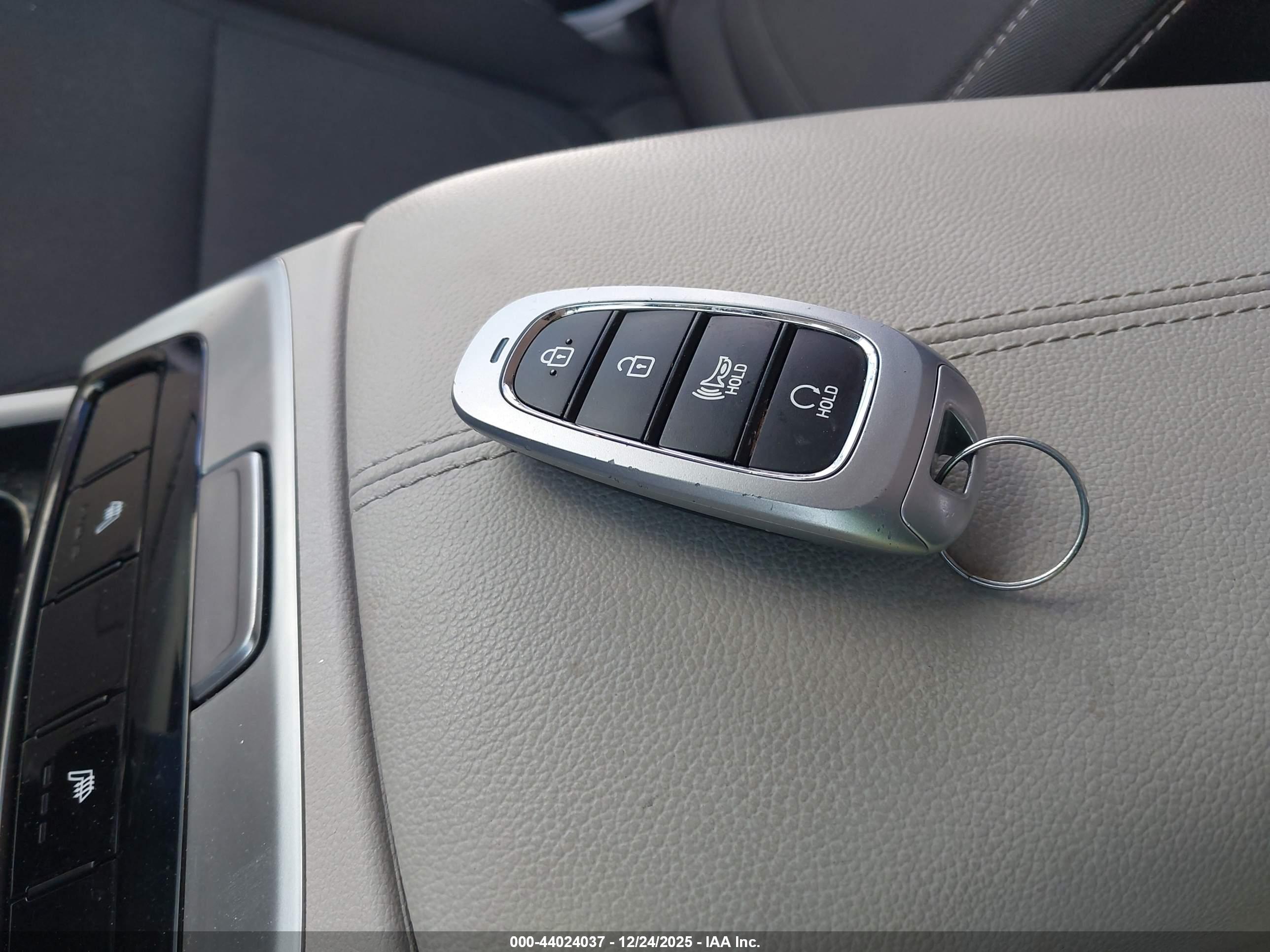 HYUNDAI TUCSON image 11