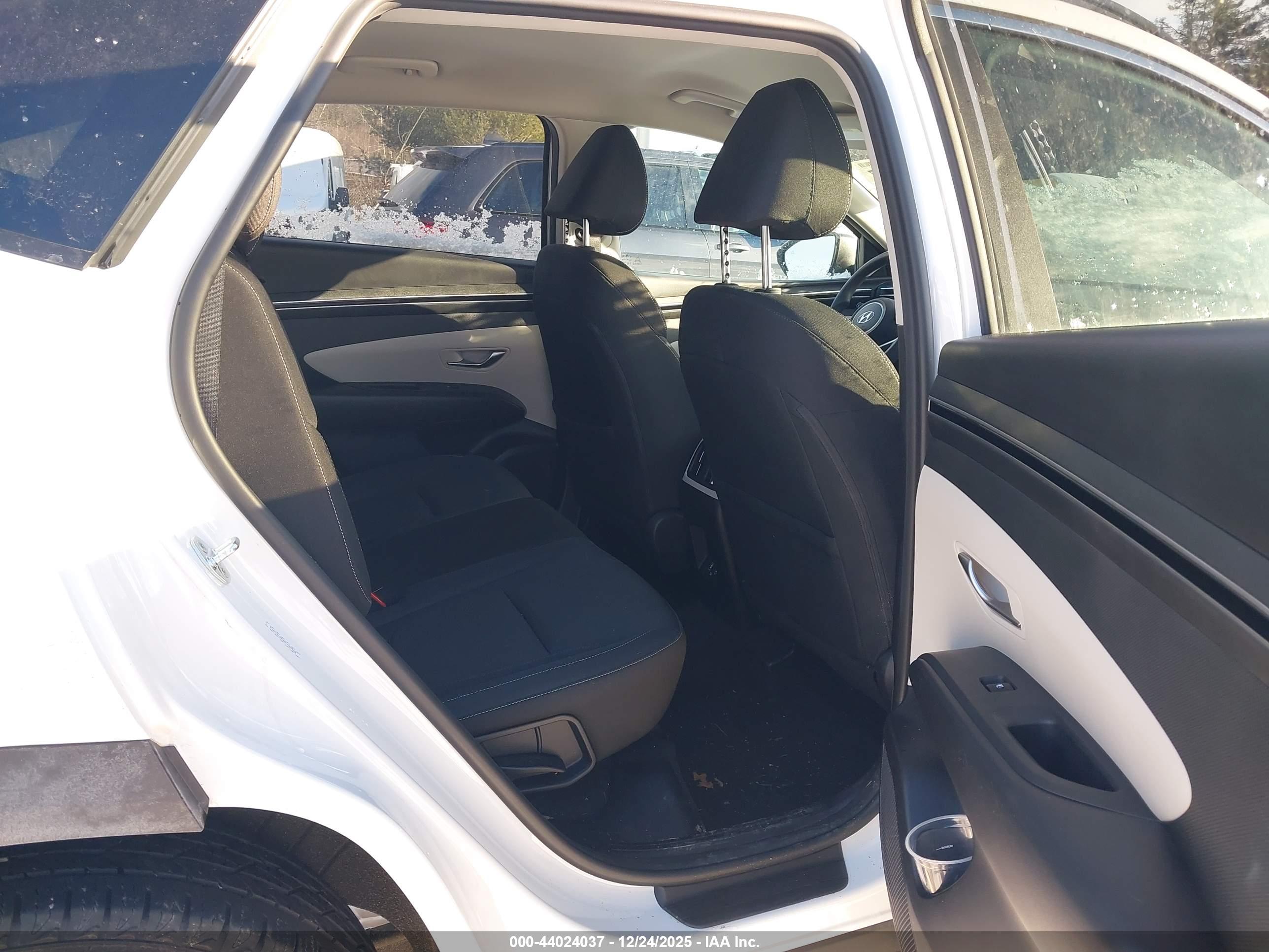HYUNDAI TUCSON image 8