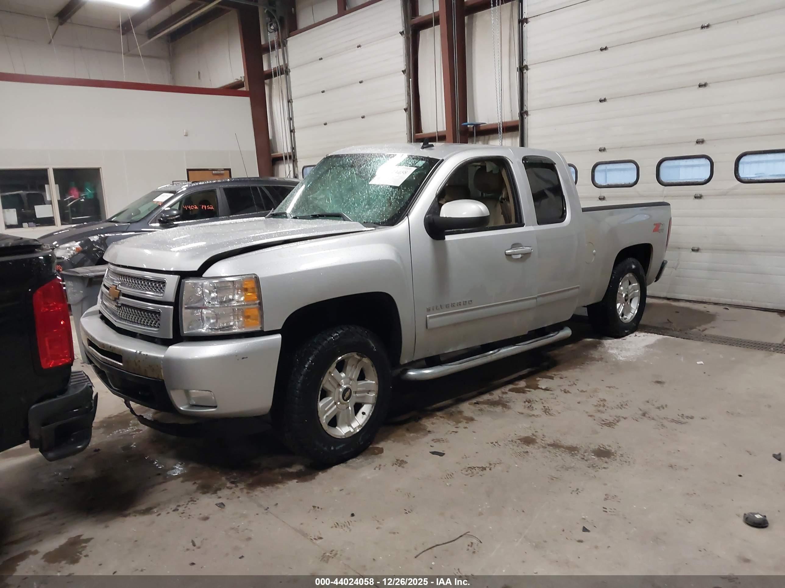 CHEVROLET SILVERADO image 2