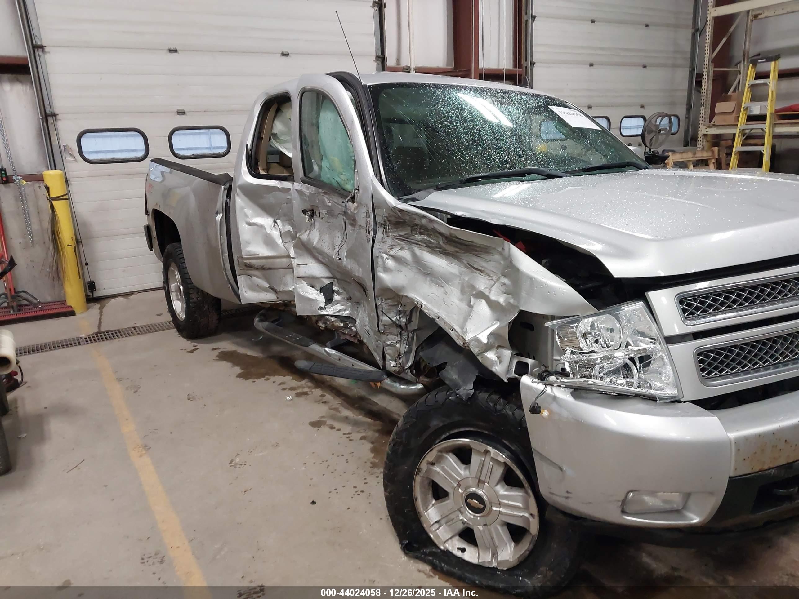 CHEVROLET SILVERADO image 6
