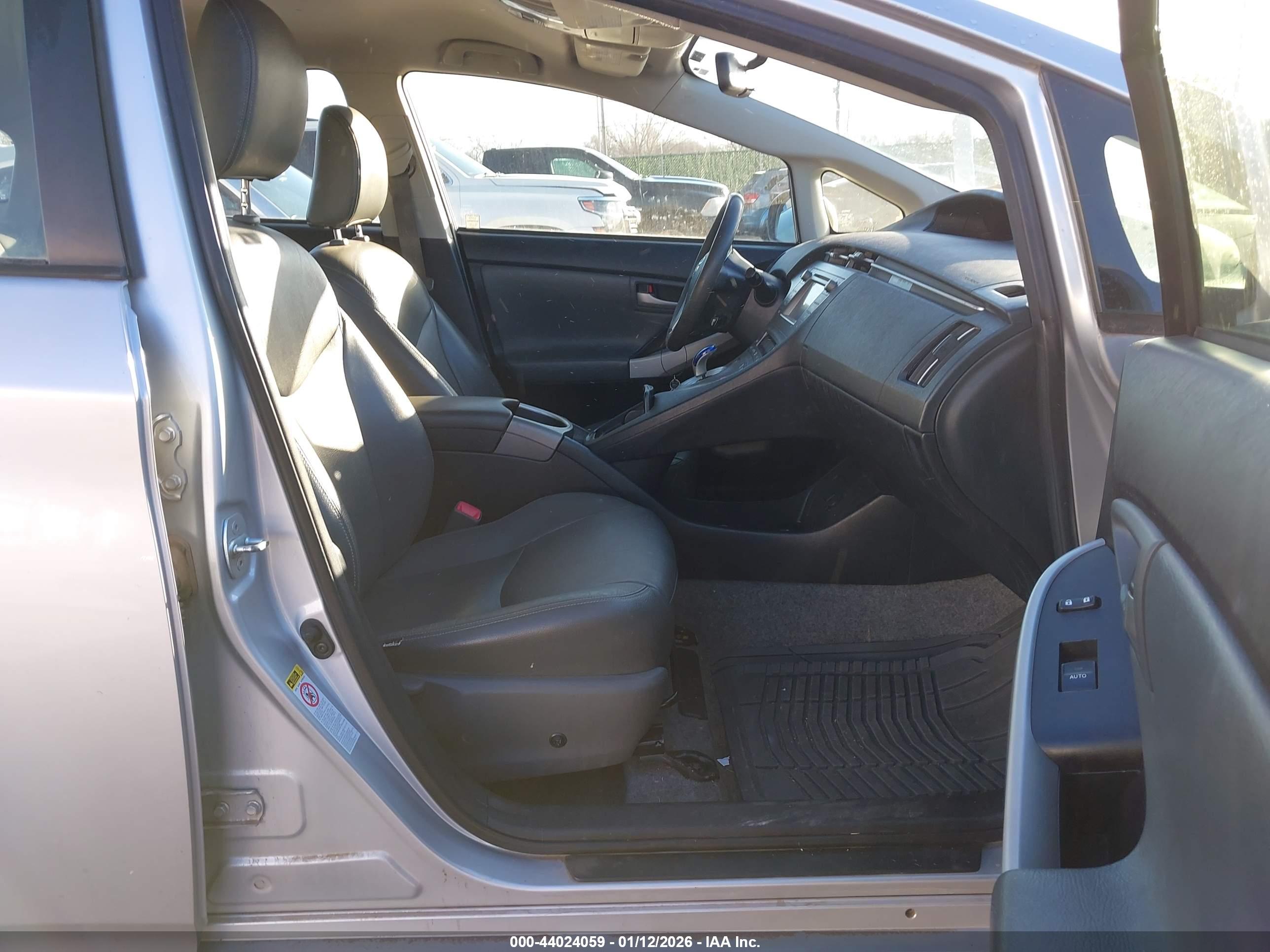 TOYOTA PRIUS image 5