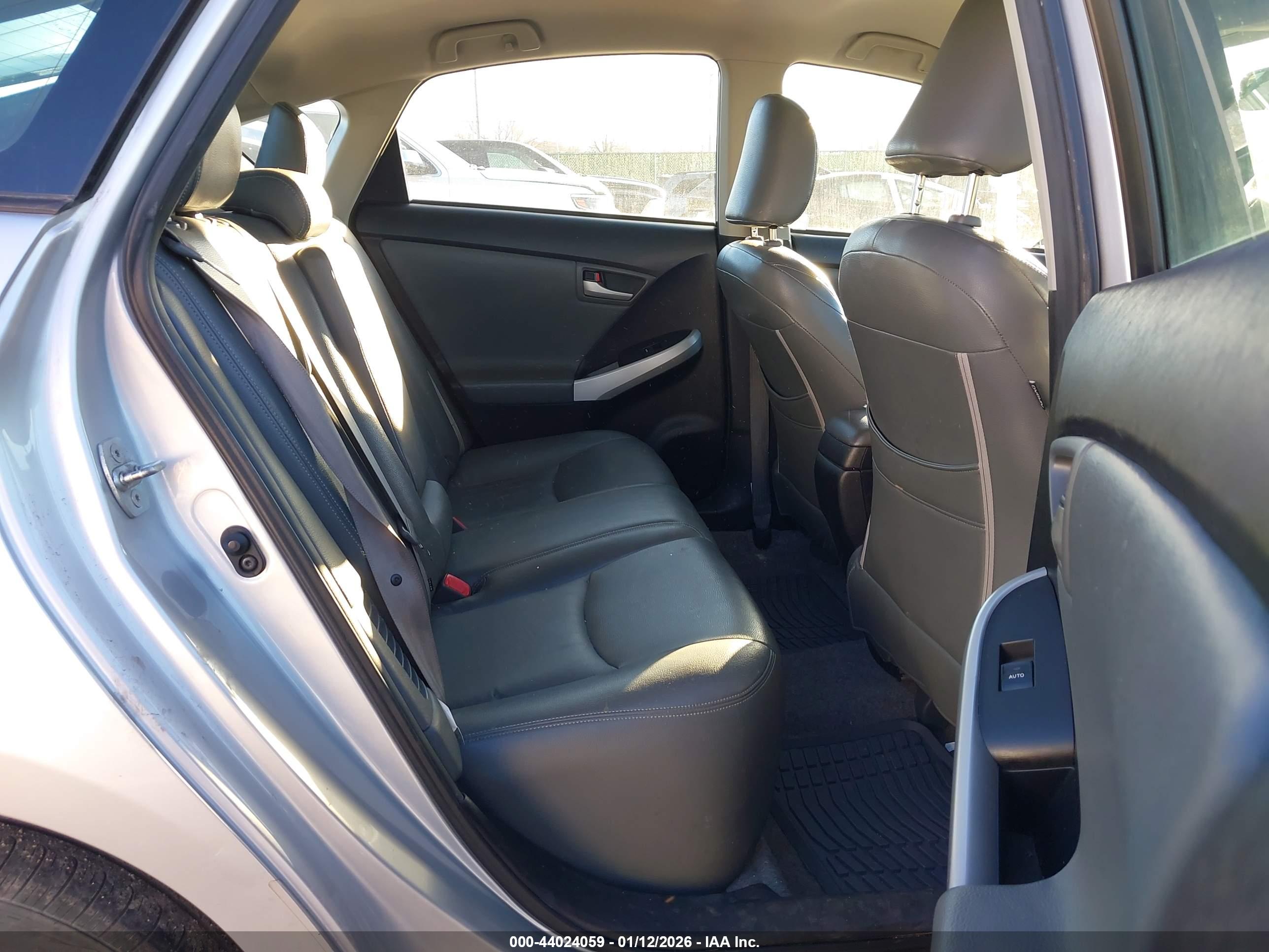 TOYOTA PRIUS image 8