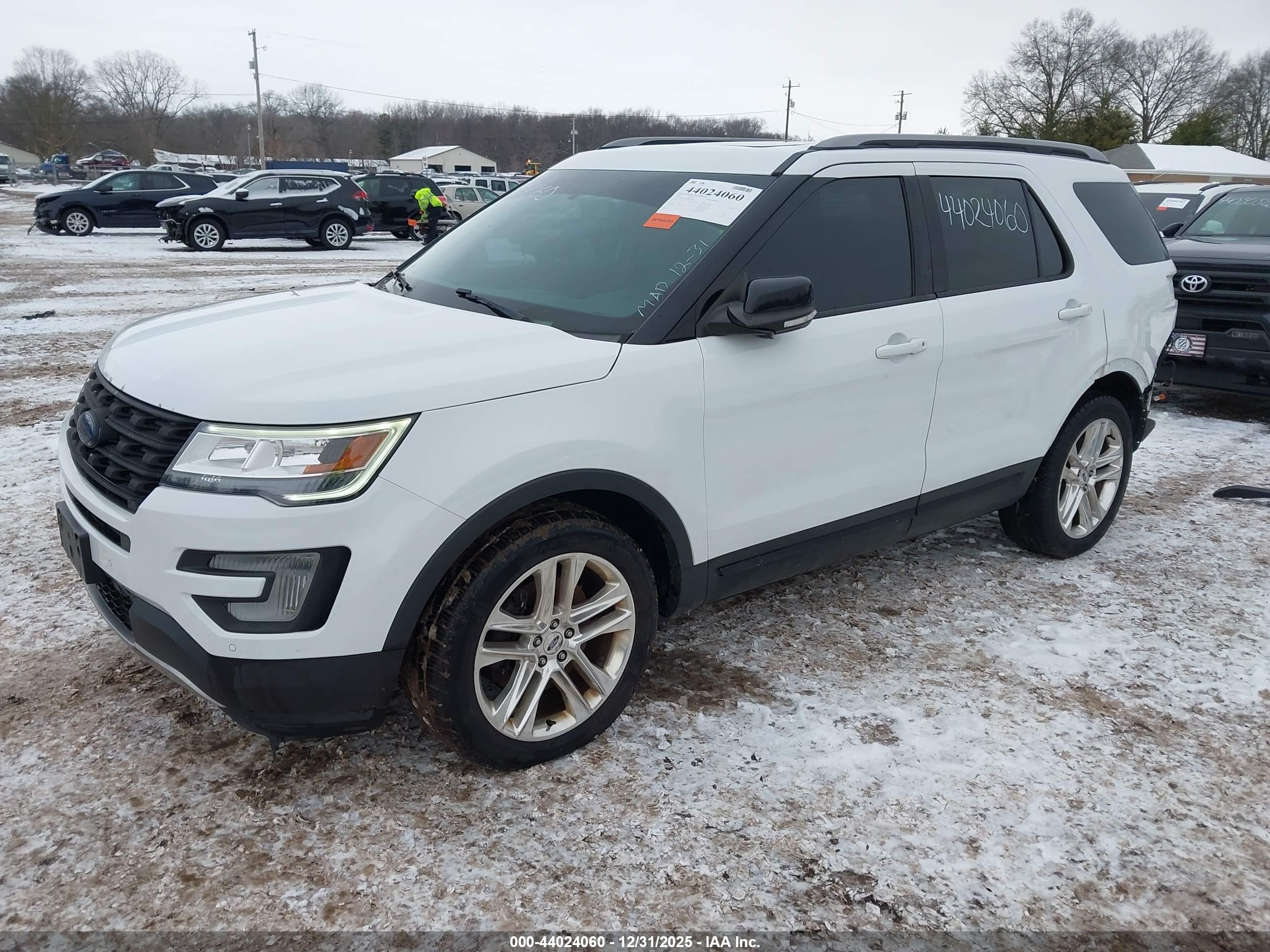 FORD EXPLORER image 2