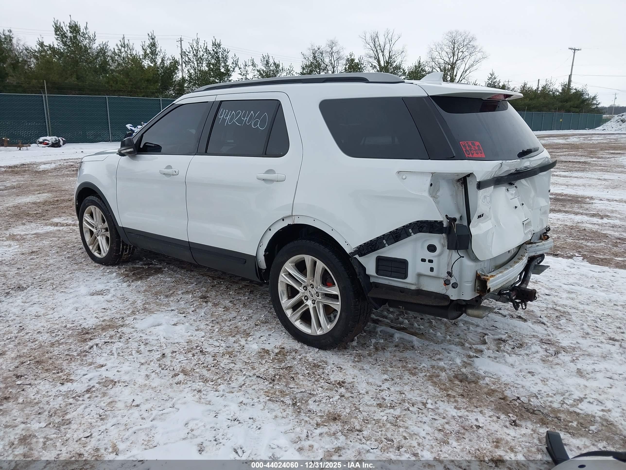 FORD EXPLORER image 3