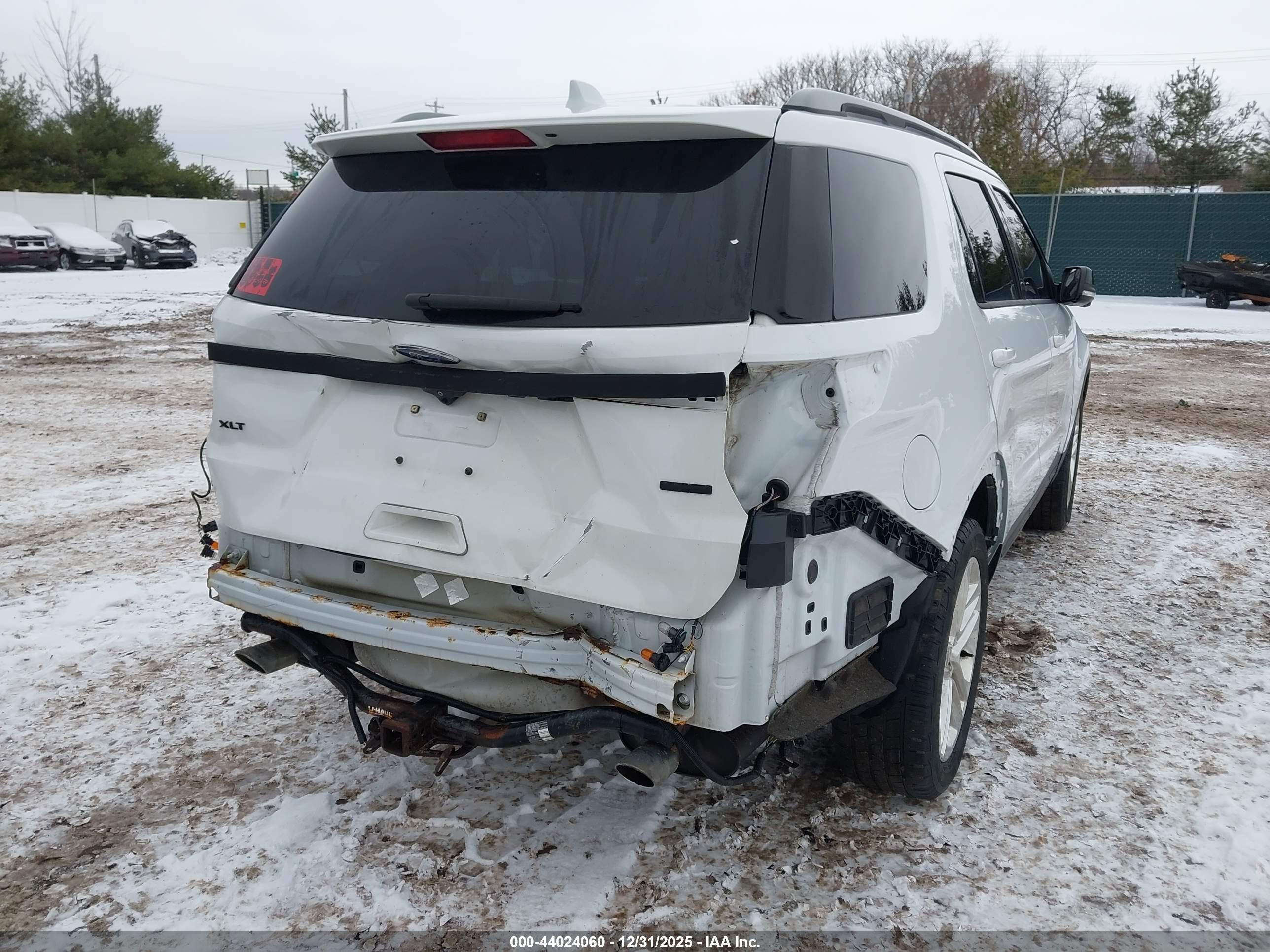 FORD EXPLORER image 6