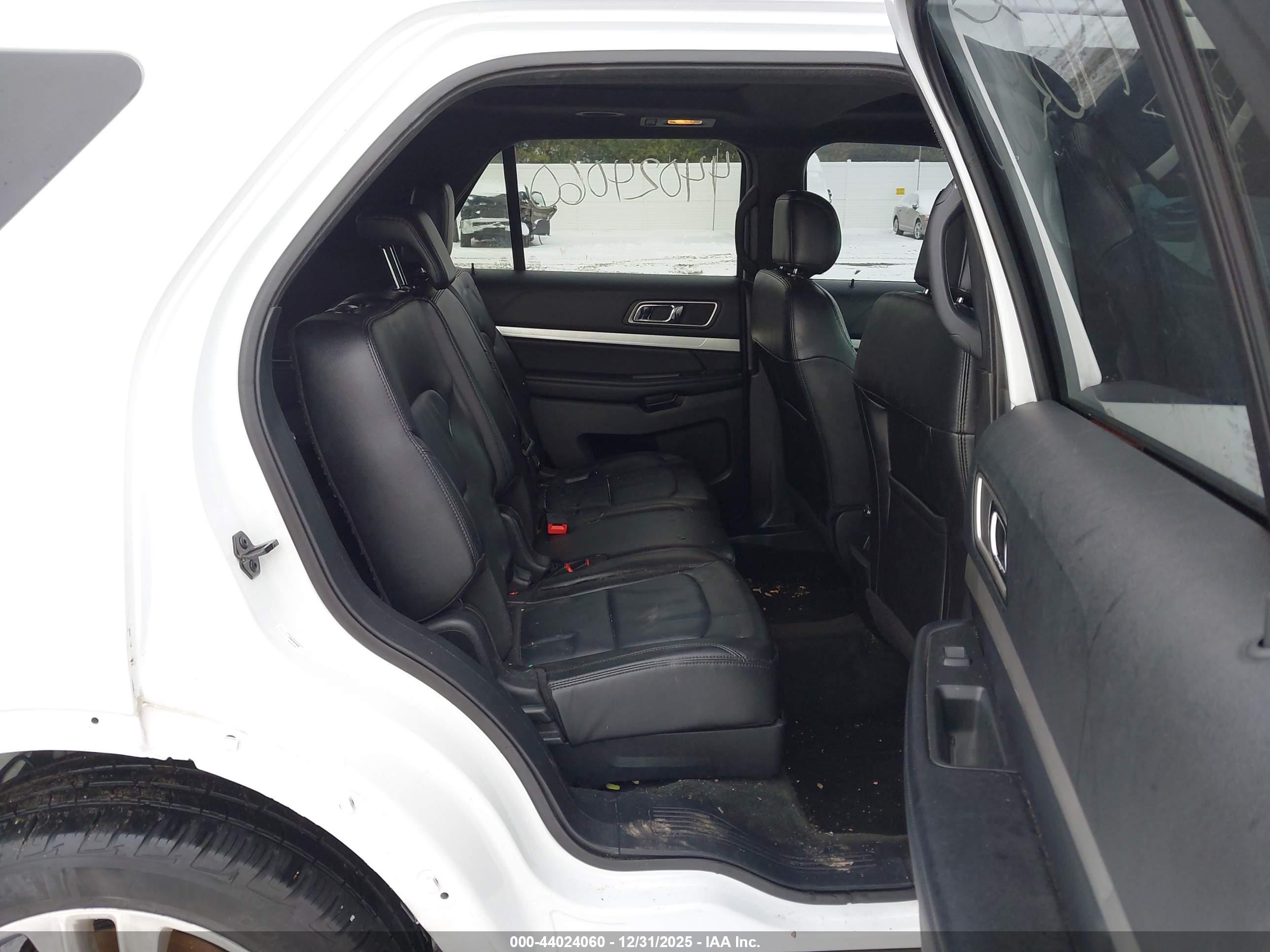 FORD EXPLORER image 8