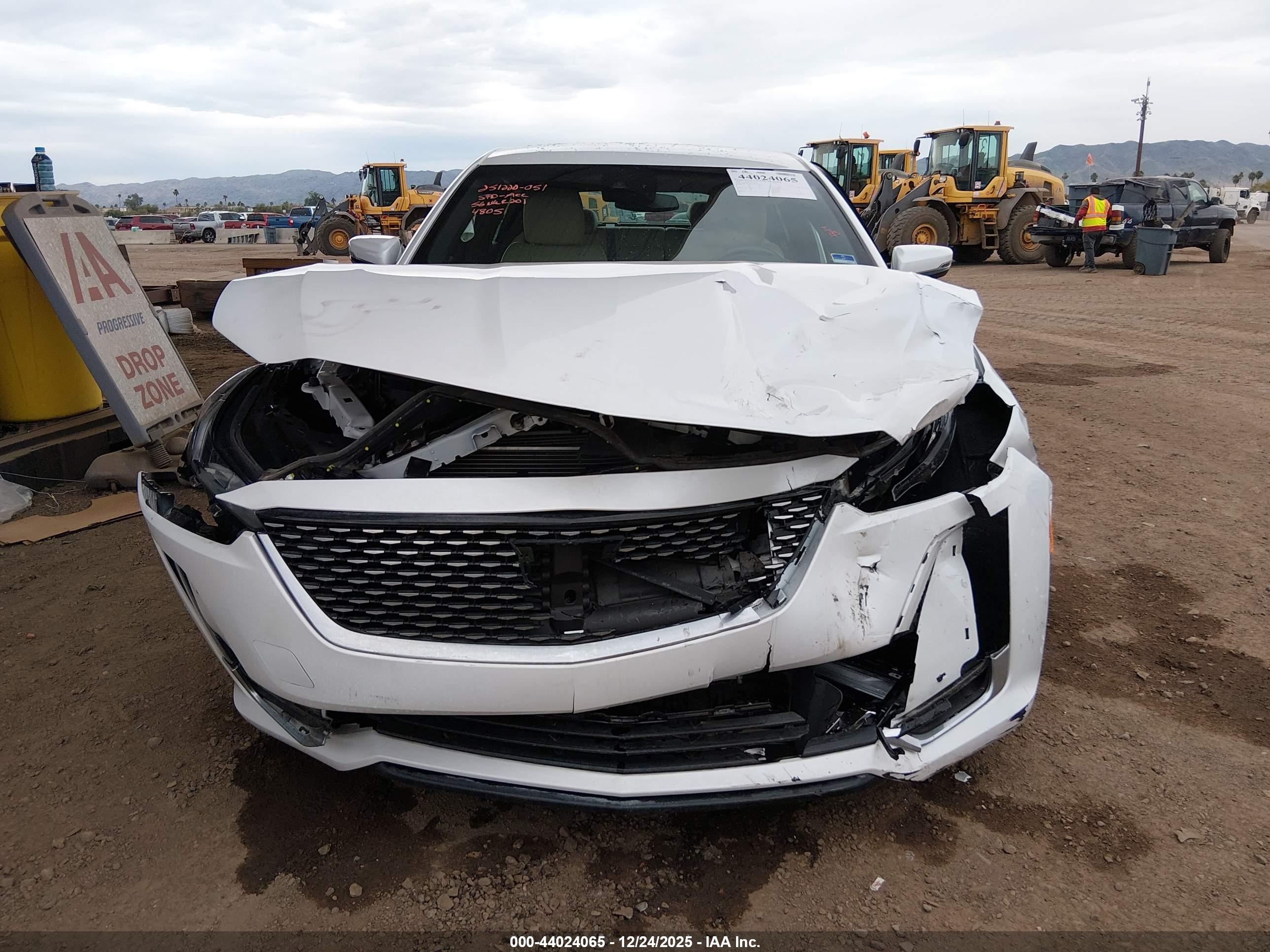 CADILLAC CT5 image 6