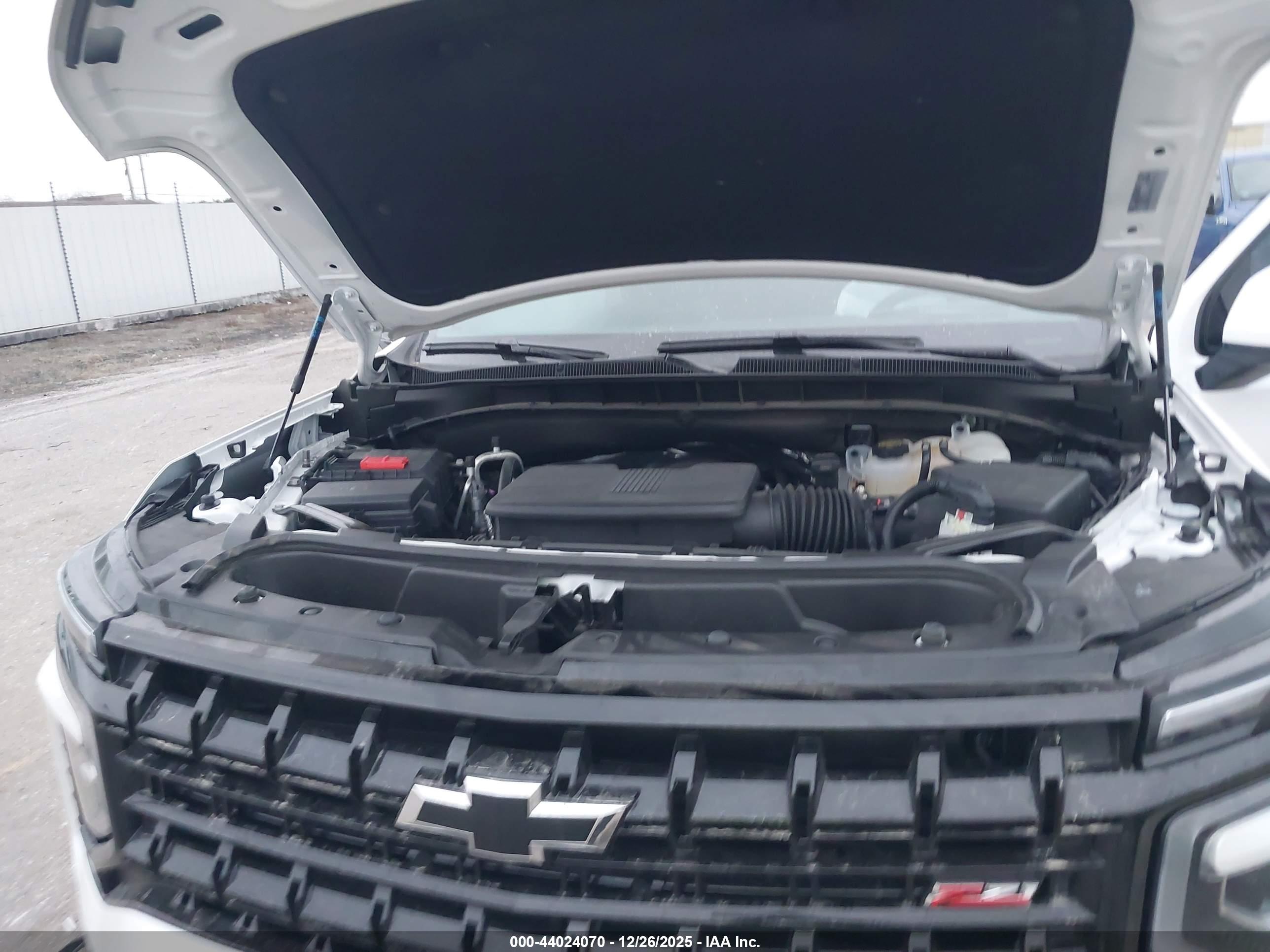CHEVROLET SUBURBAN image 10