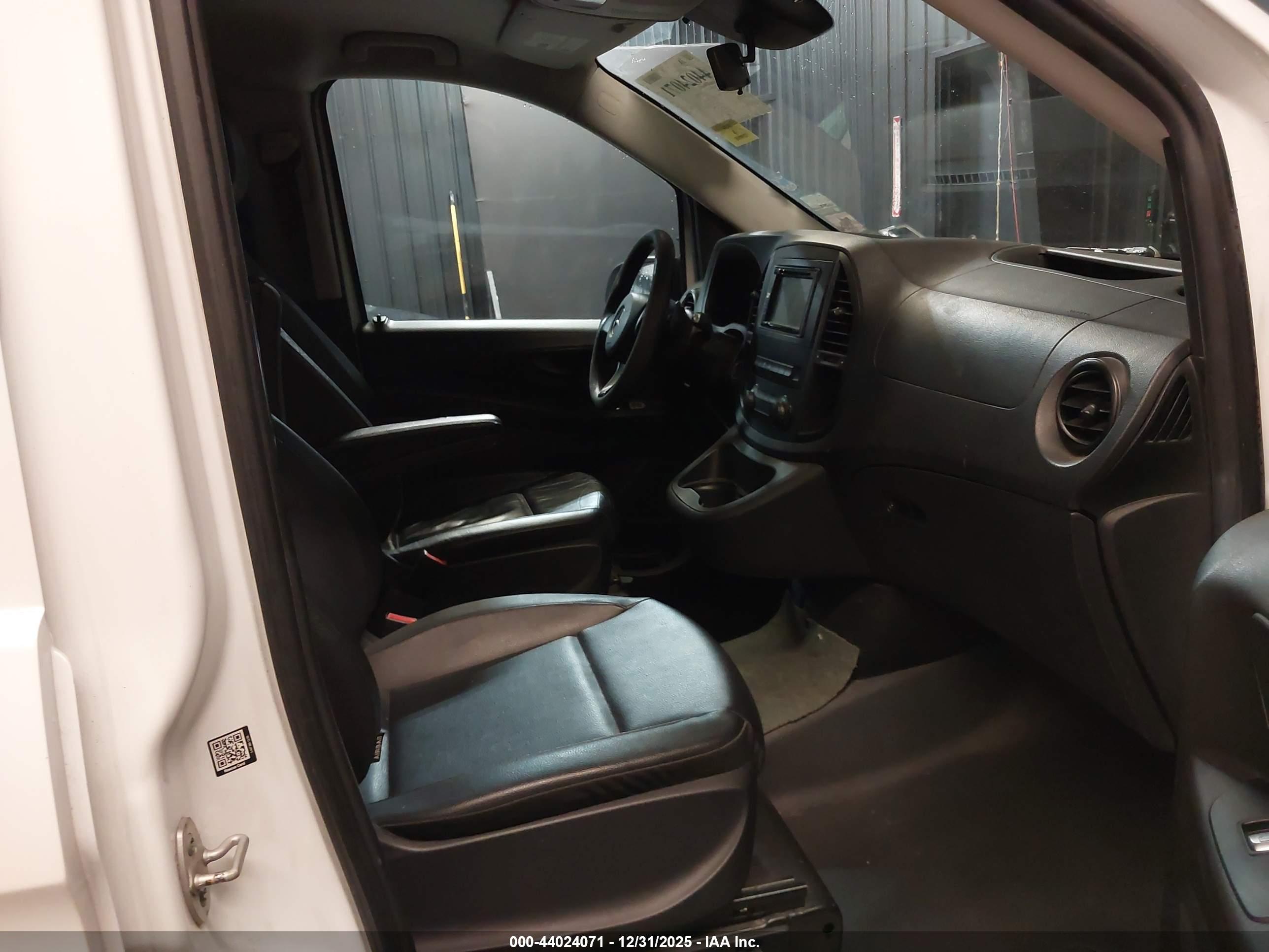 MERCEDES-BENZ METRIS image 5