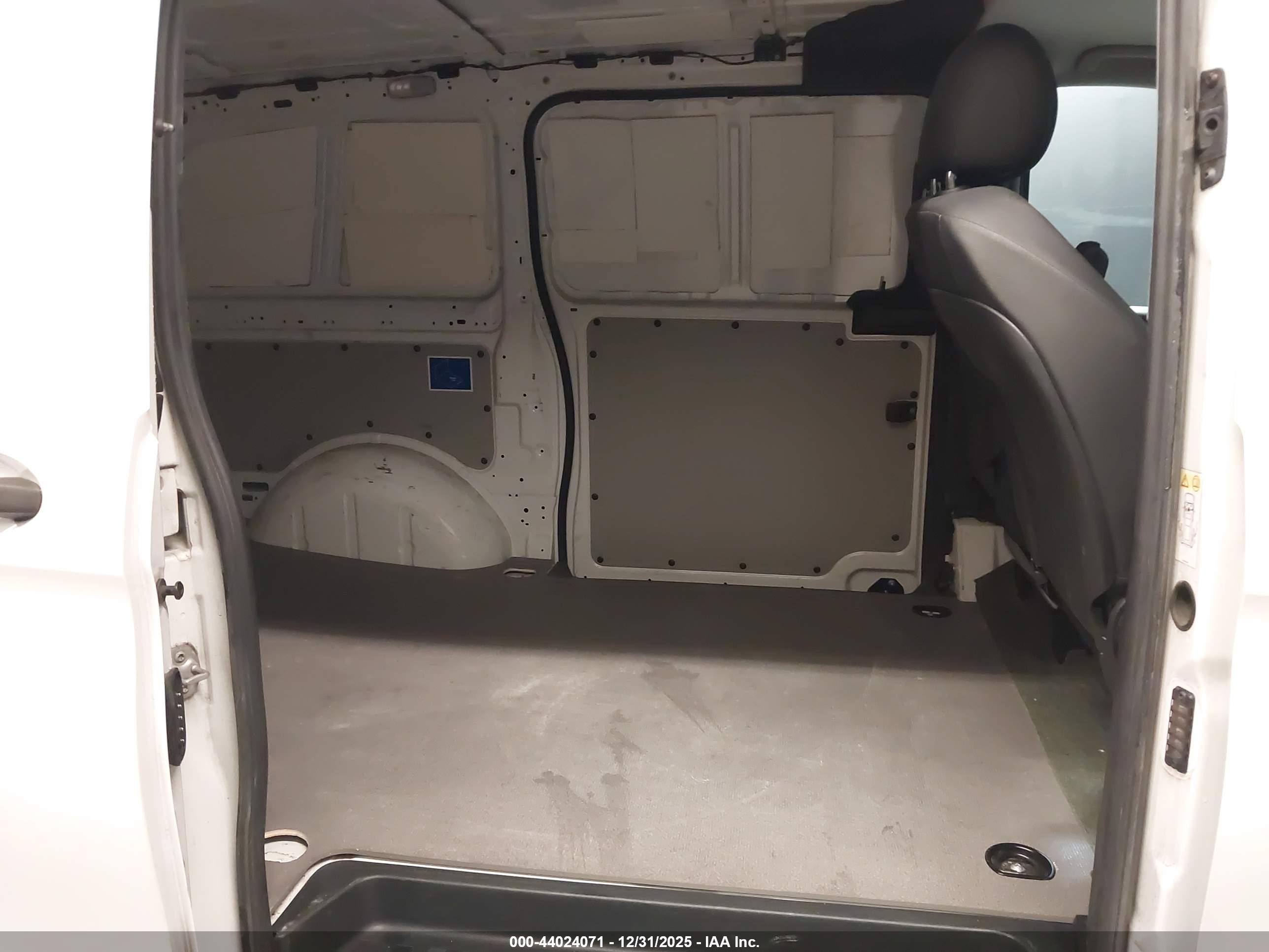 MERCEDES-BENZ METRIS image 8