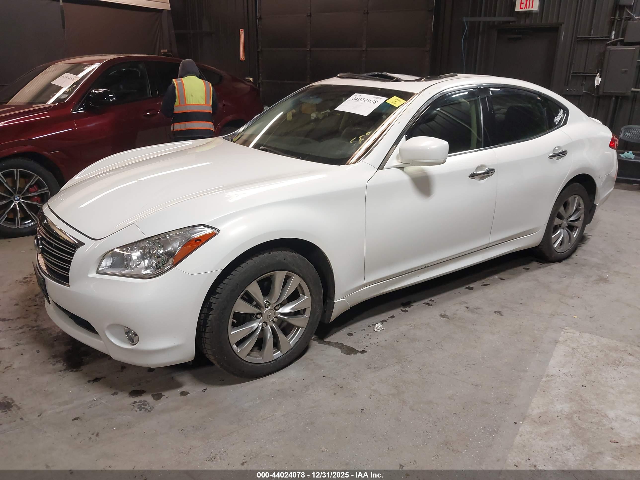 INFINITI M37X image 2