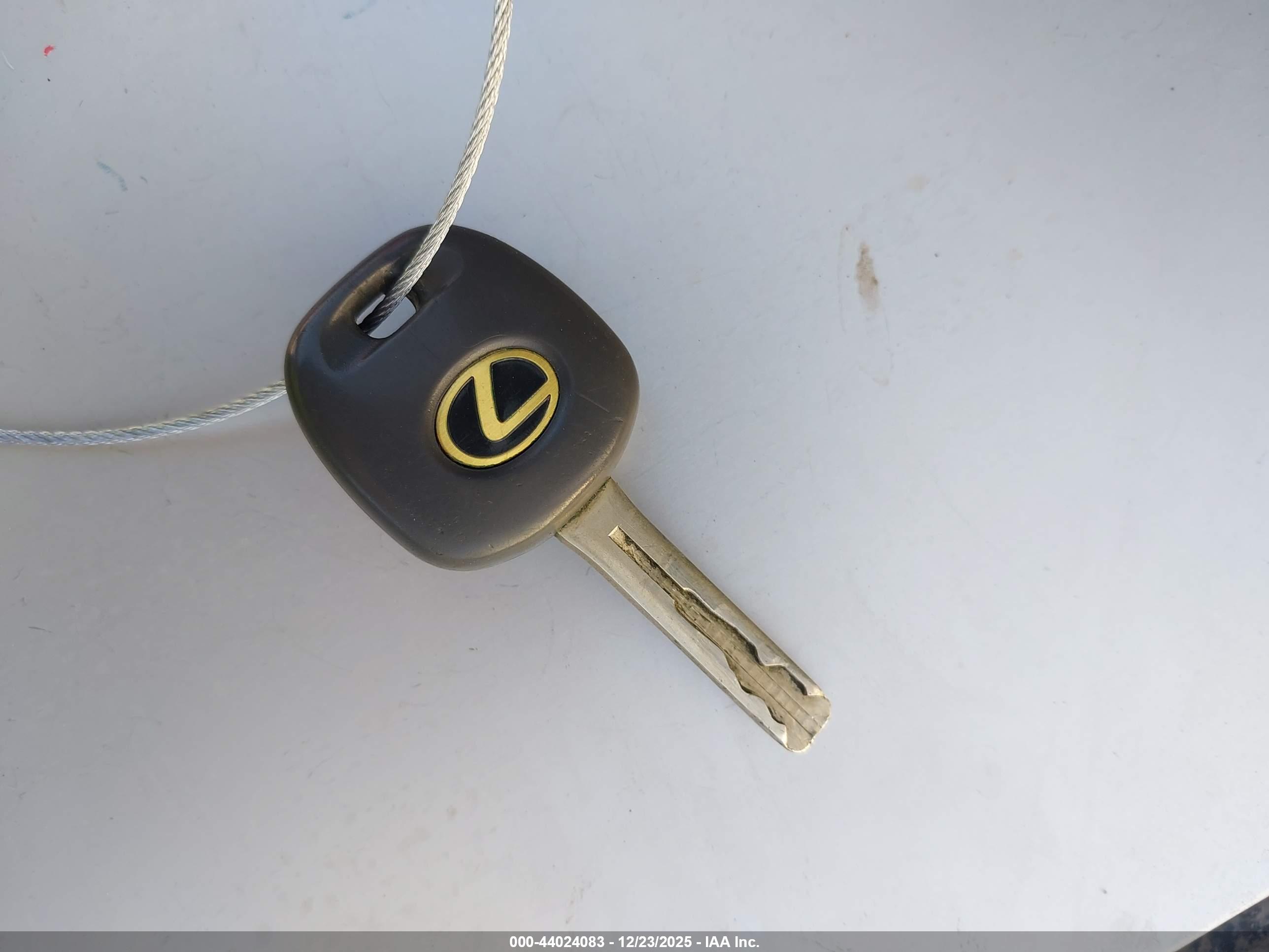 LEXUS ES image 11