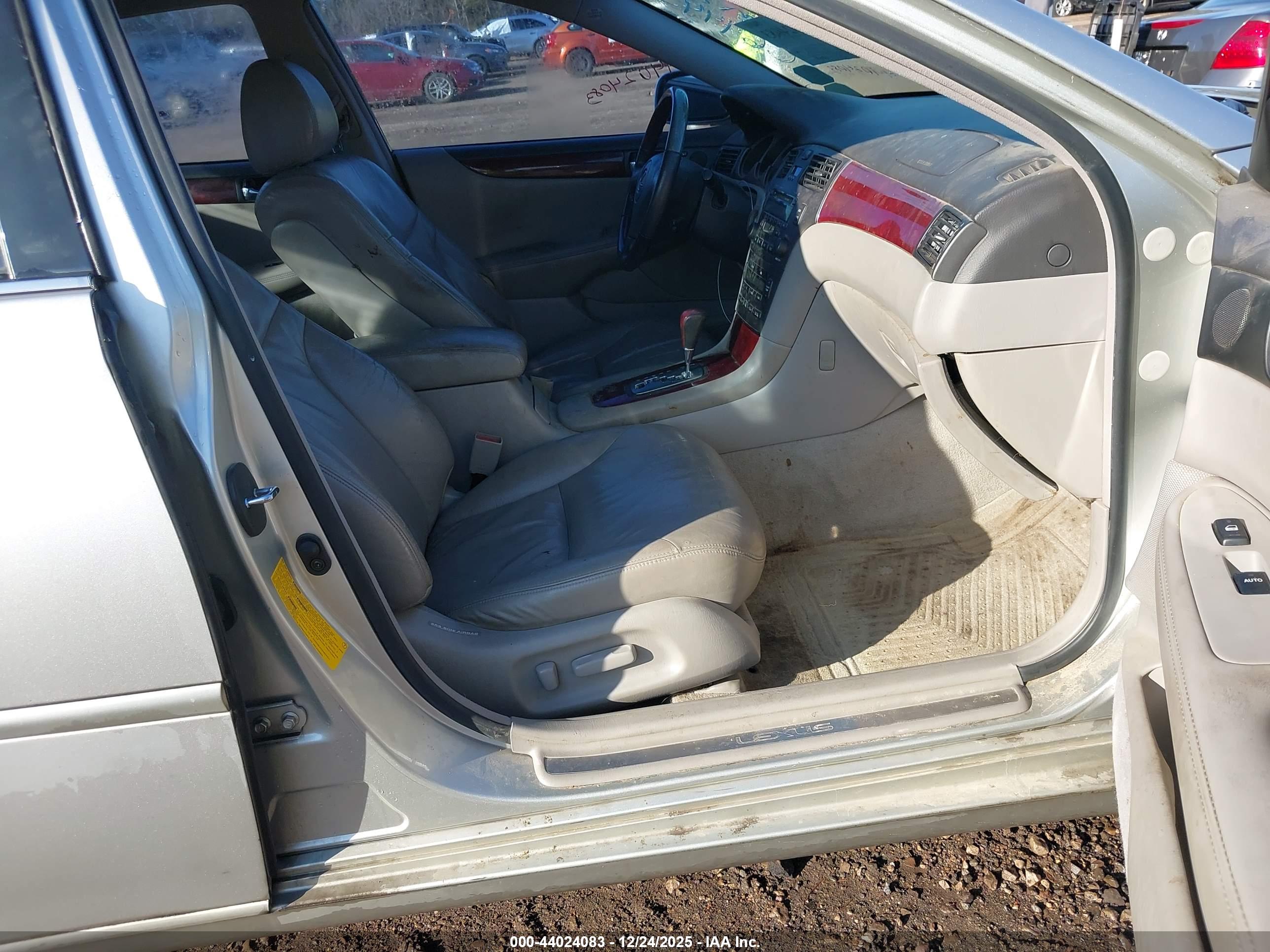 LEXUS ES image 5