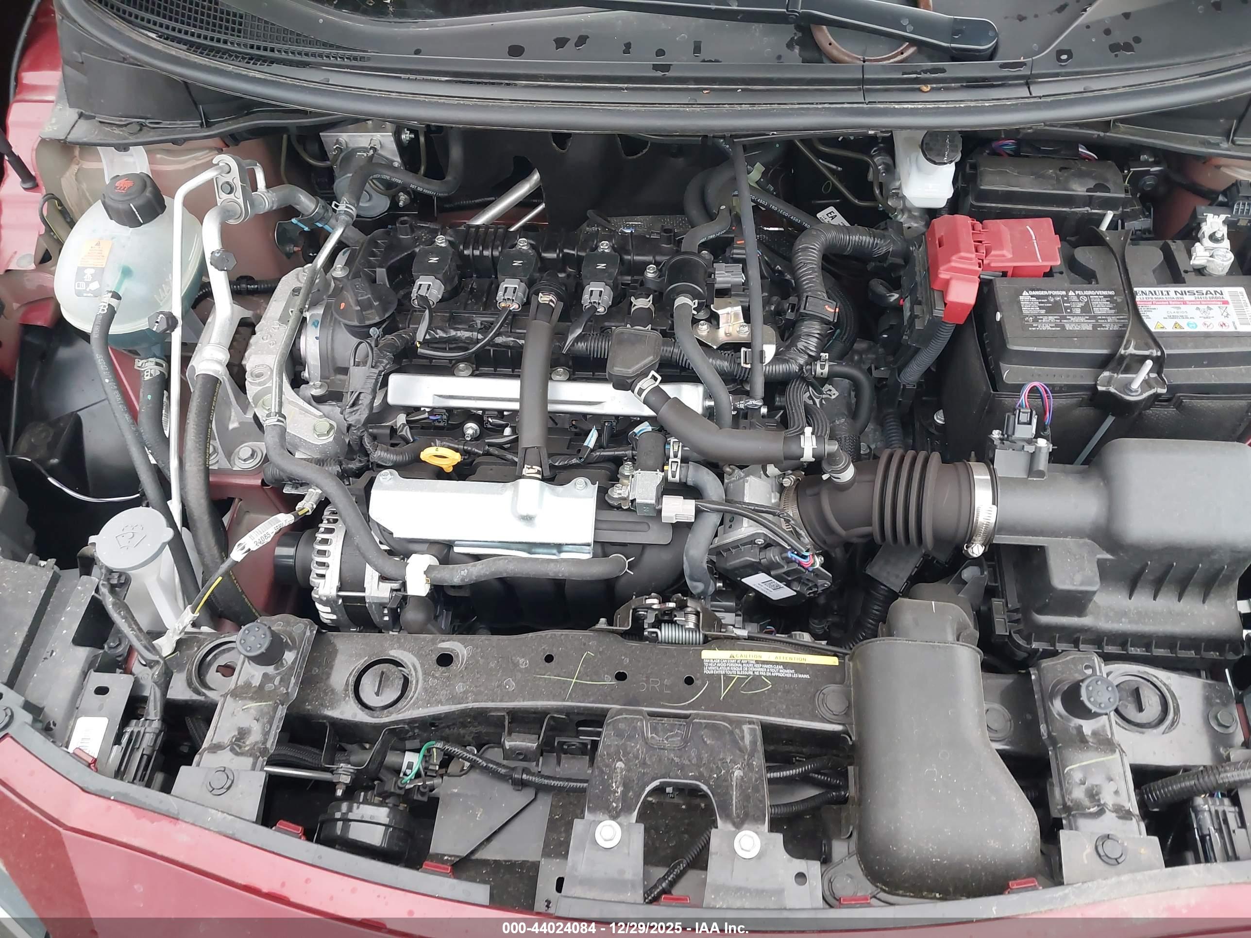 NISSAN VERSA image 10