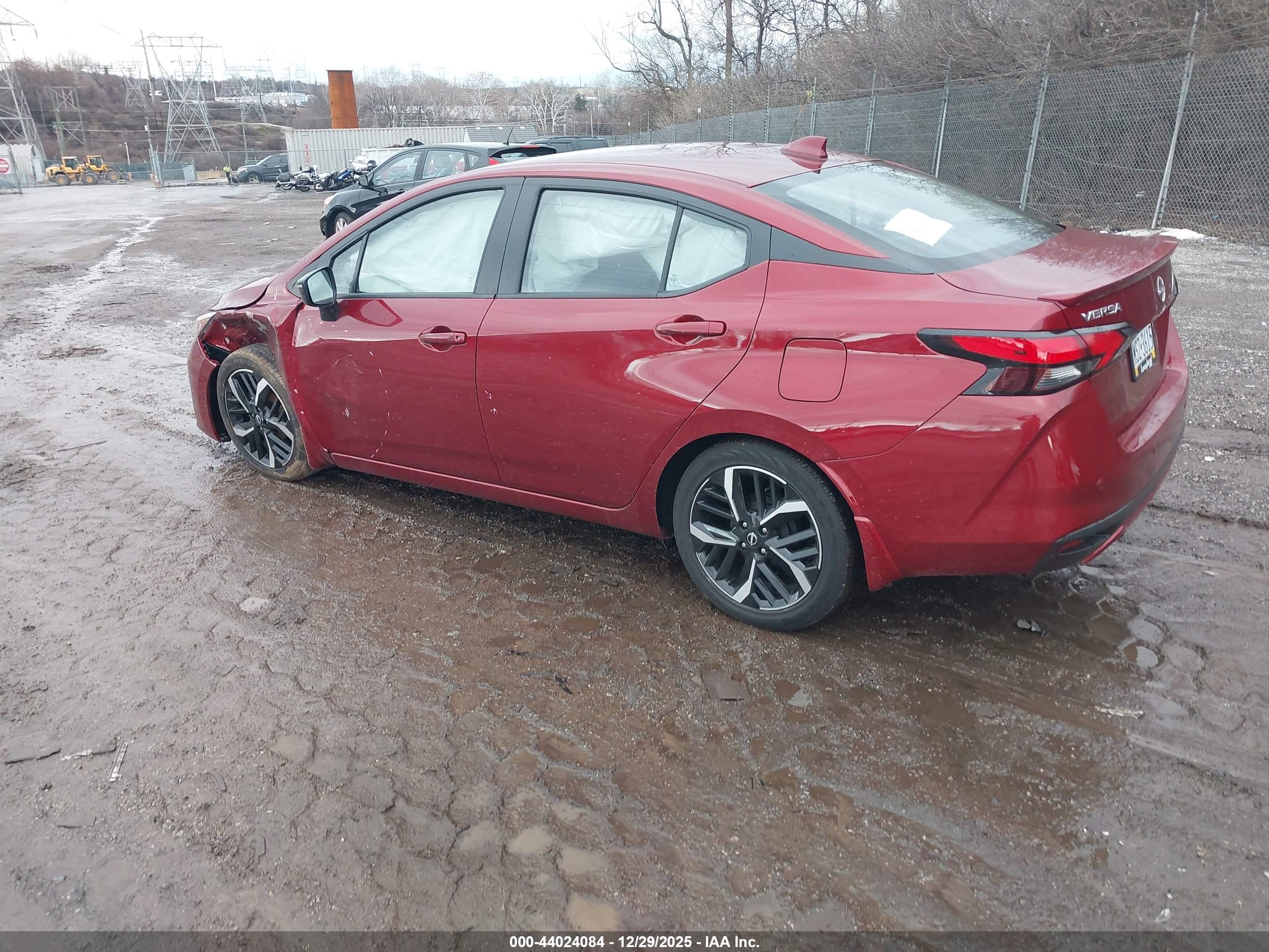 NISSAN VERSA image 3