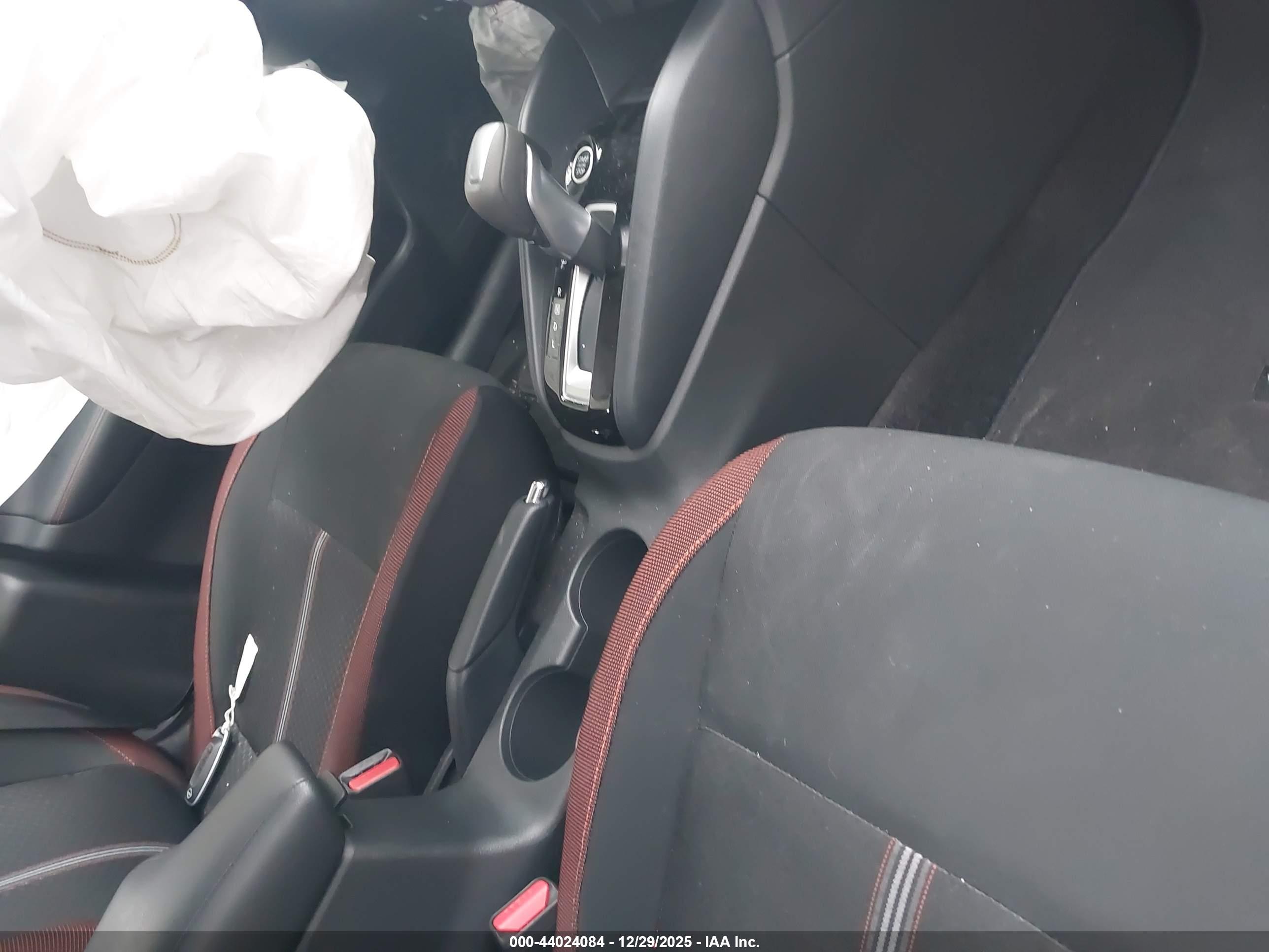 NISSAN VERSA image 5