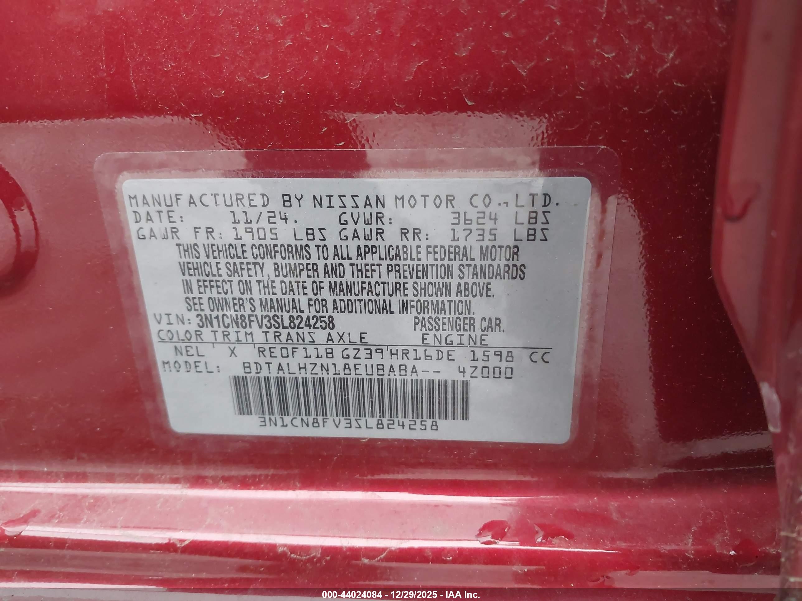 NISSAN VERSA image 9