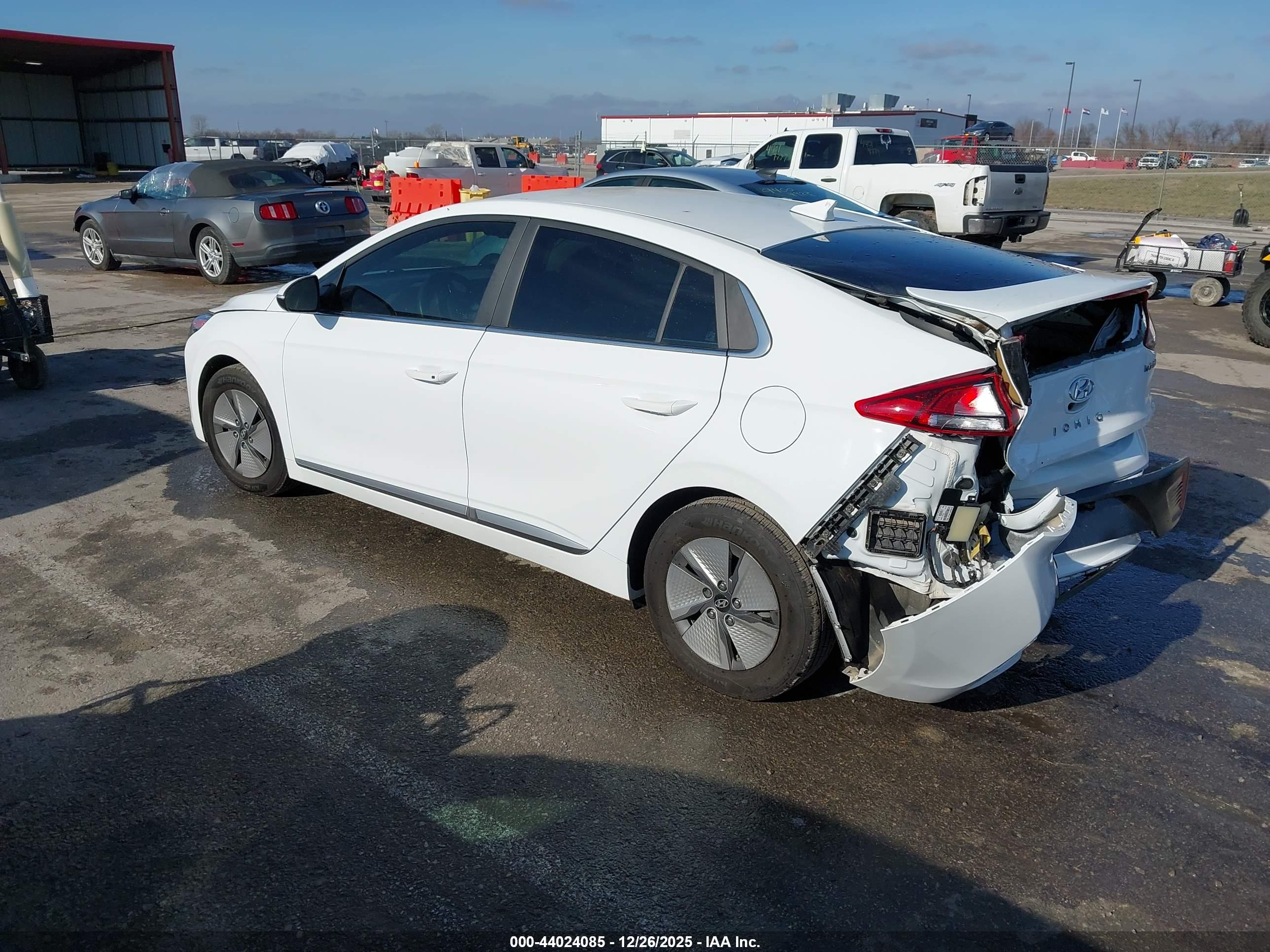 HYUNDAI IONIQ image 3