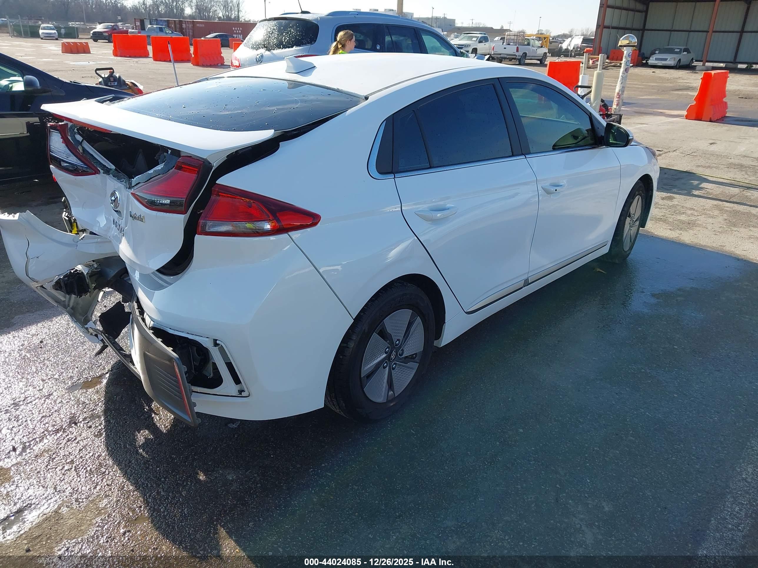 HYUNDAI IONIQ image 4