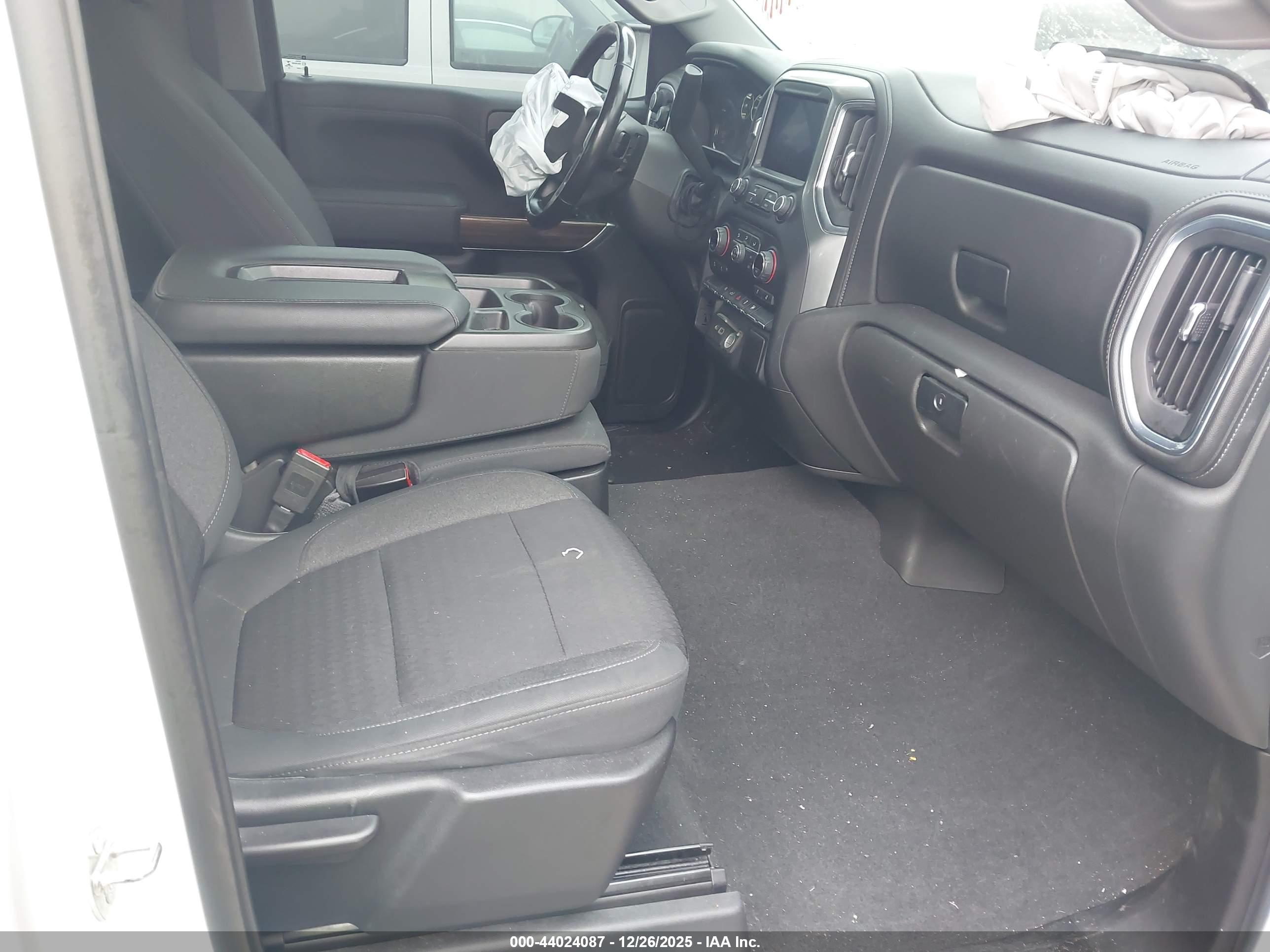 CHEVROLET SILVERADO image 5