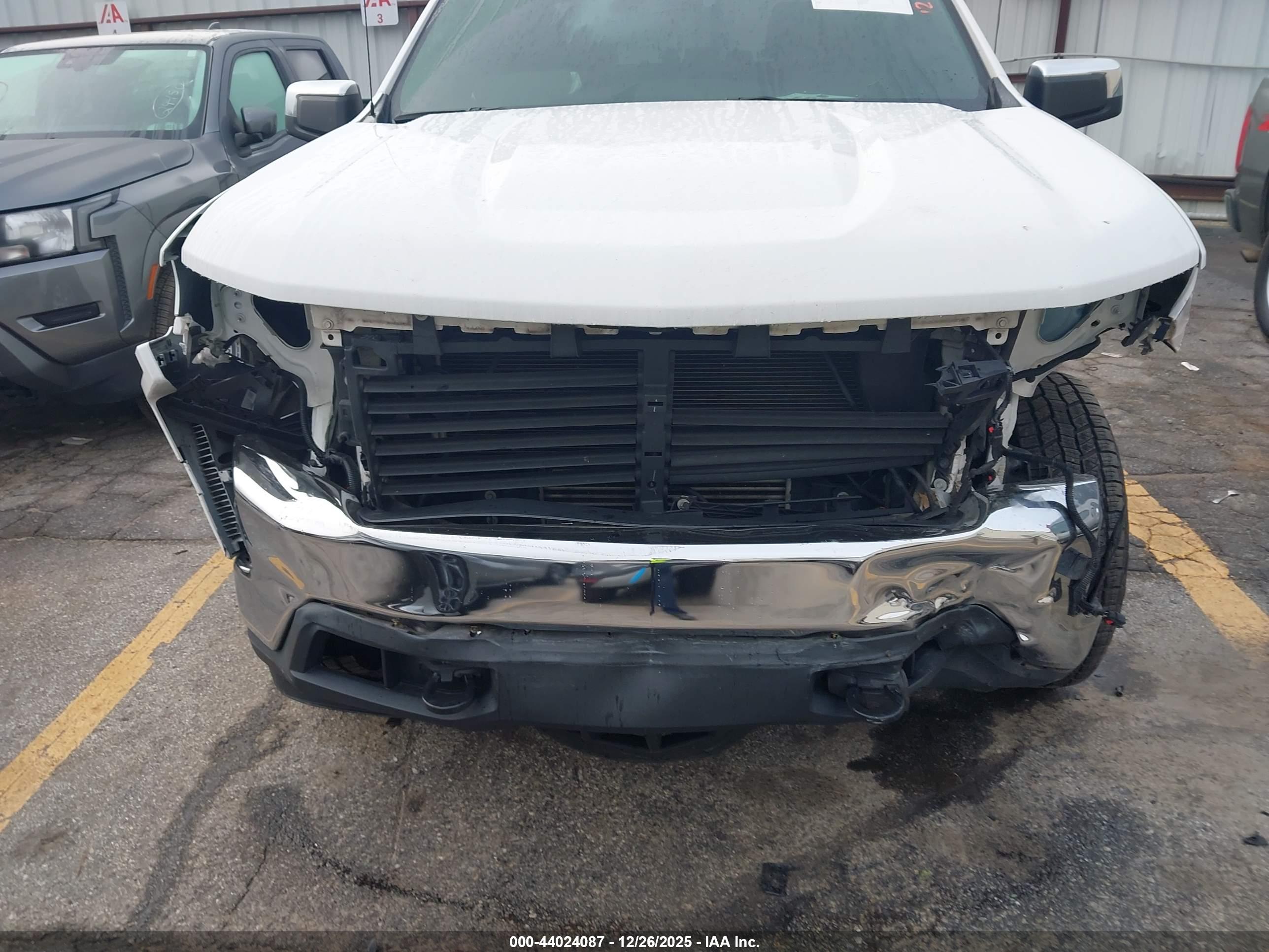CHEVROLET SILVERADO image 6
