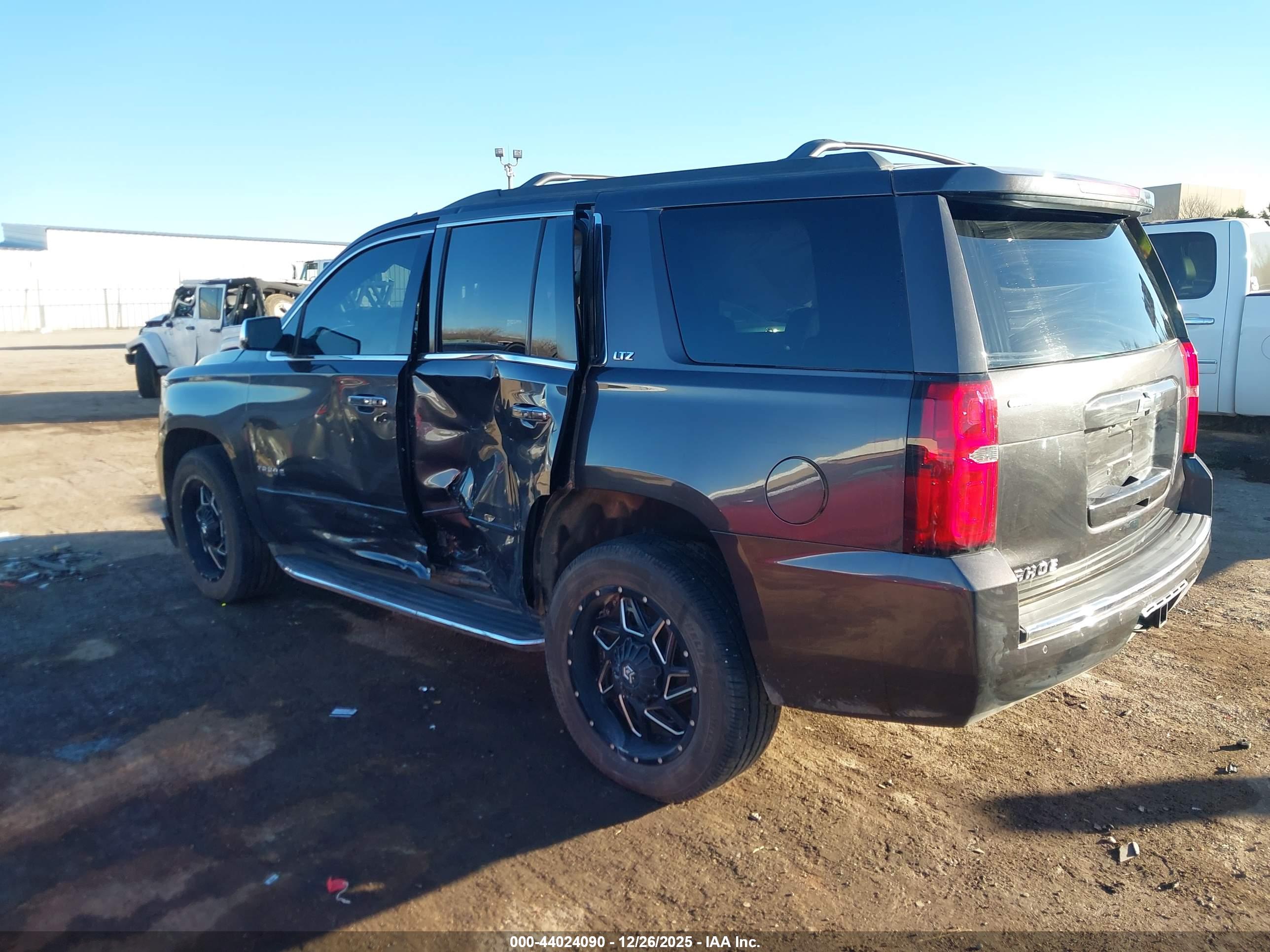 CHEVROLET TAHOE image 3