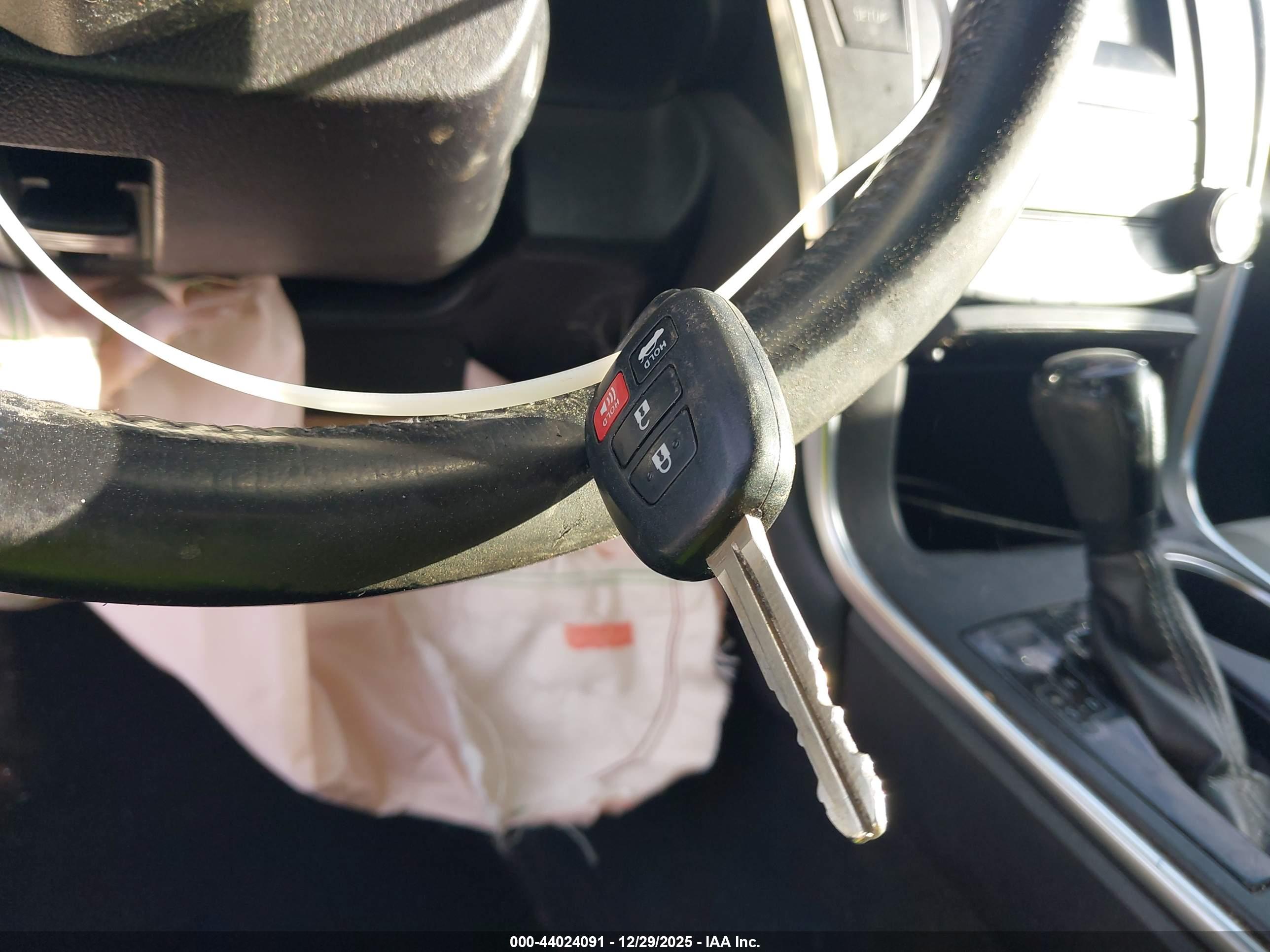 TOYOTA CAMRY image 11