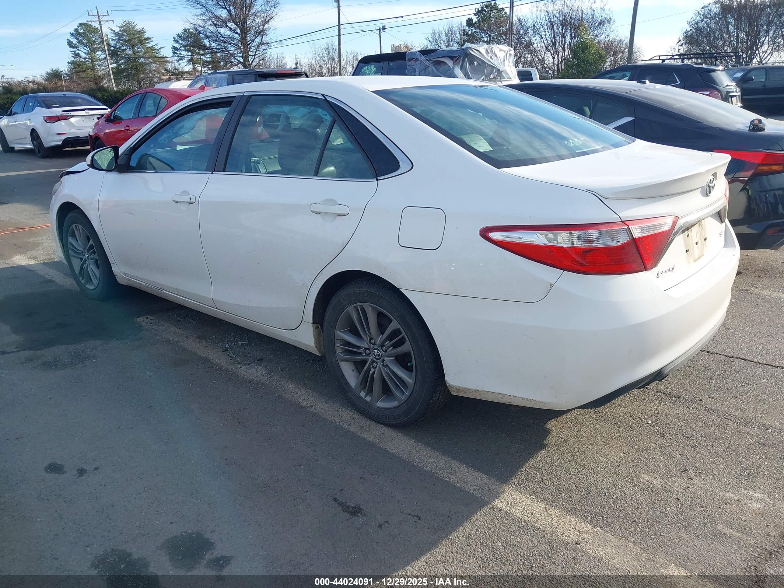 TOYOTA CAMRY image 3