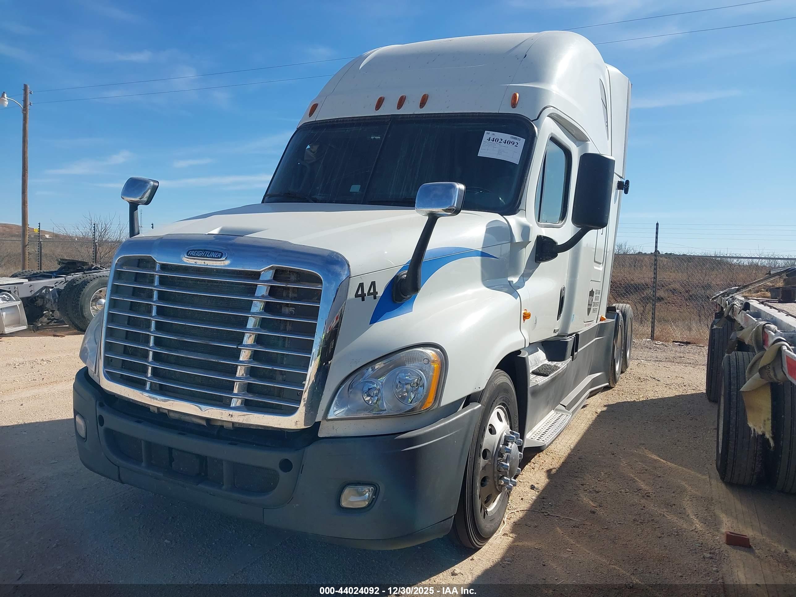FREIGHTLINER CASCADIA image 2