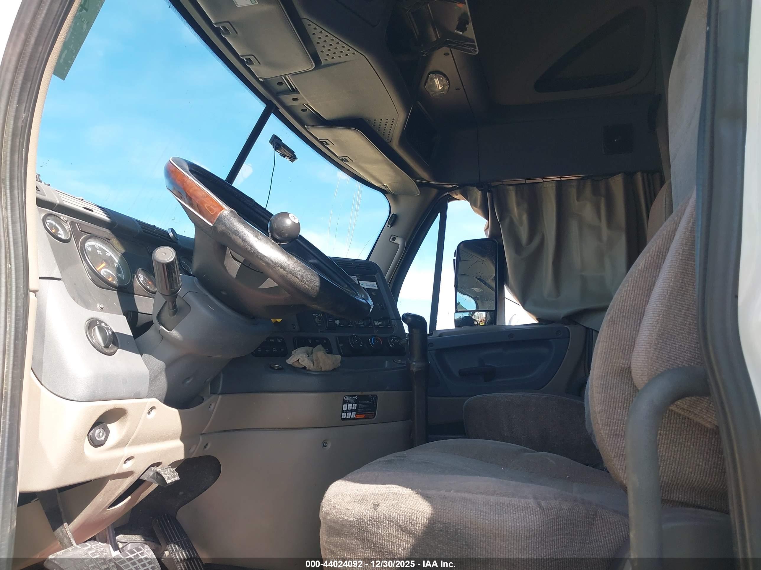 FREIGHTLINER CASCADIA image 5