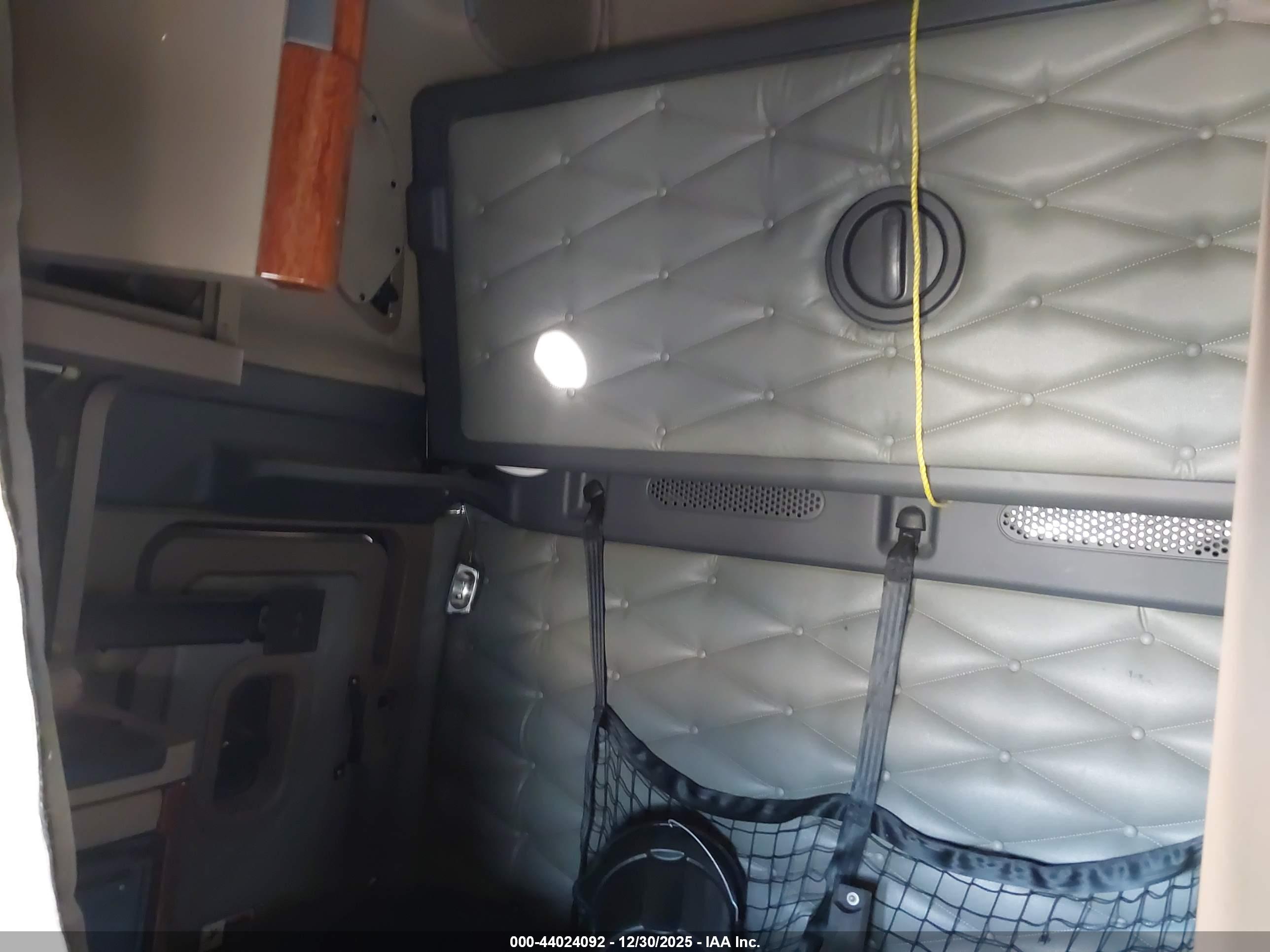 FREIGHTLINER CASCADIA image 7