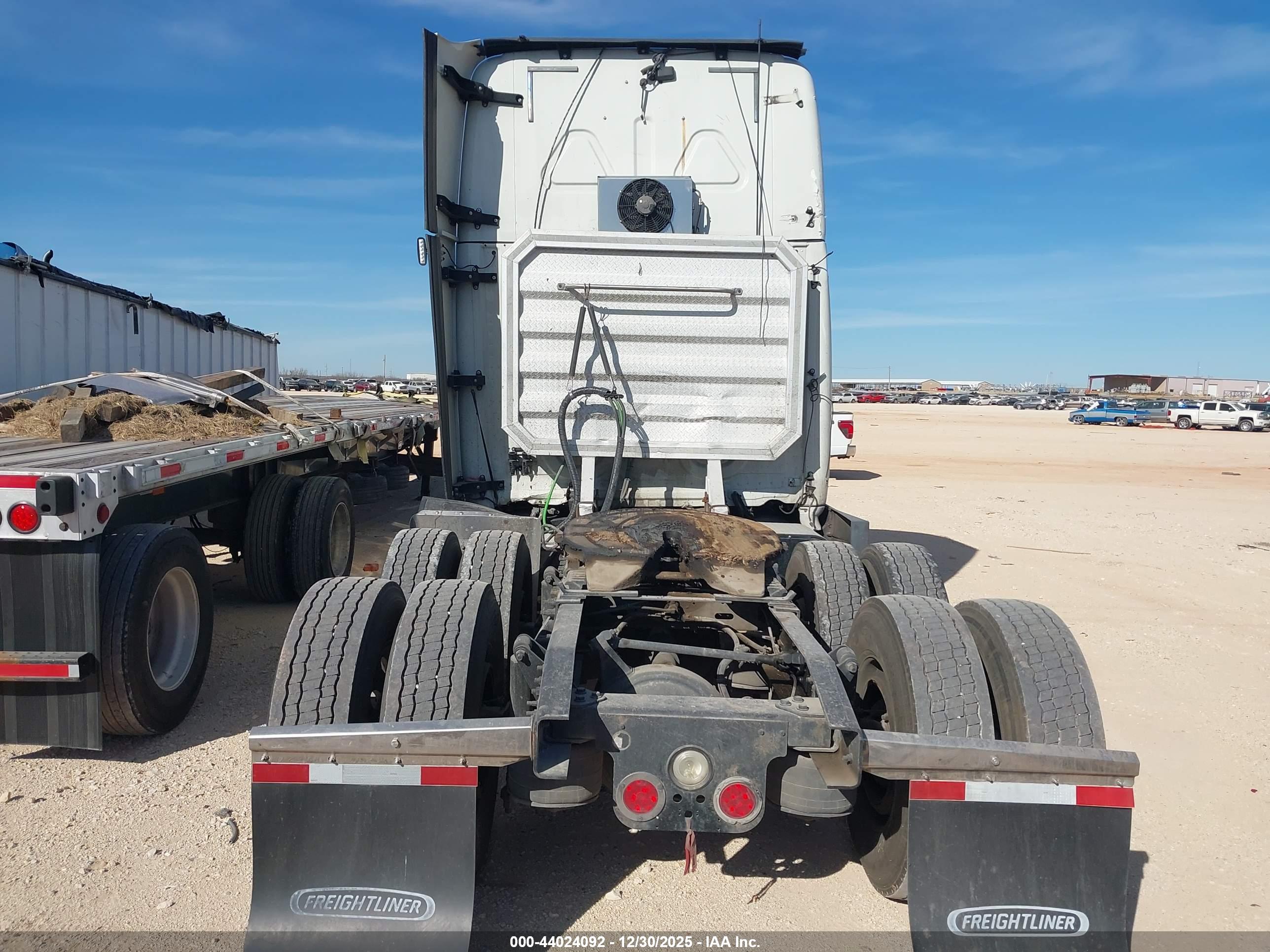 FREIGHTLINER CASCADIA image 8