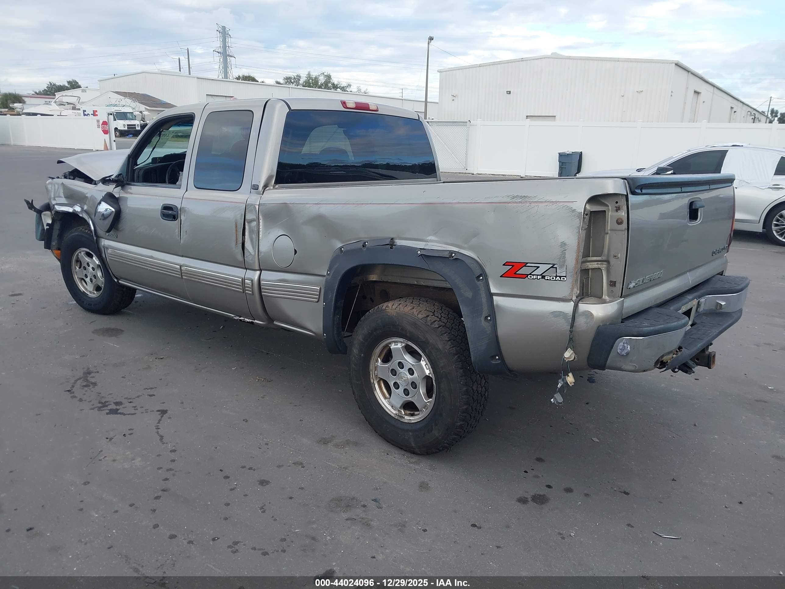 CHEVROLET SILVERADO image 3