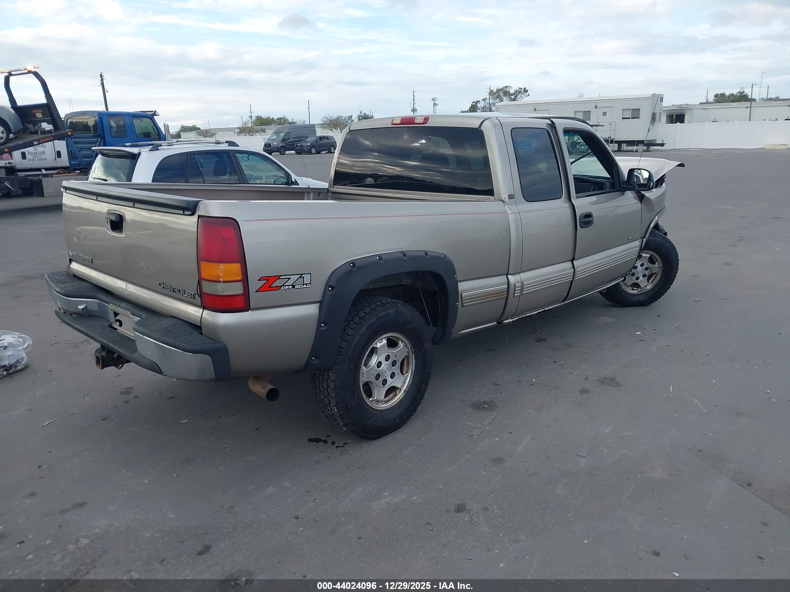 CHEVROLET SILVERADO image 4