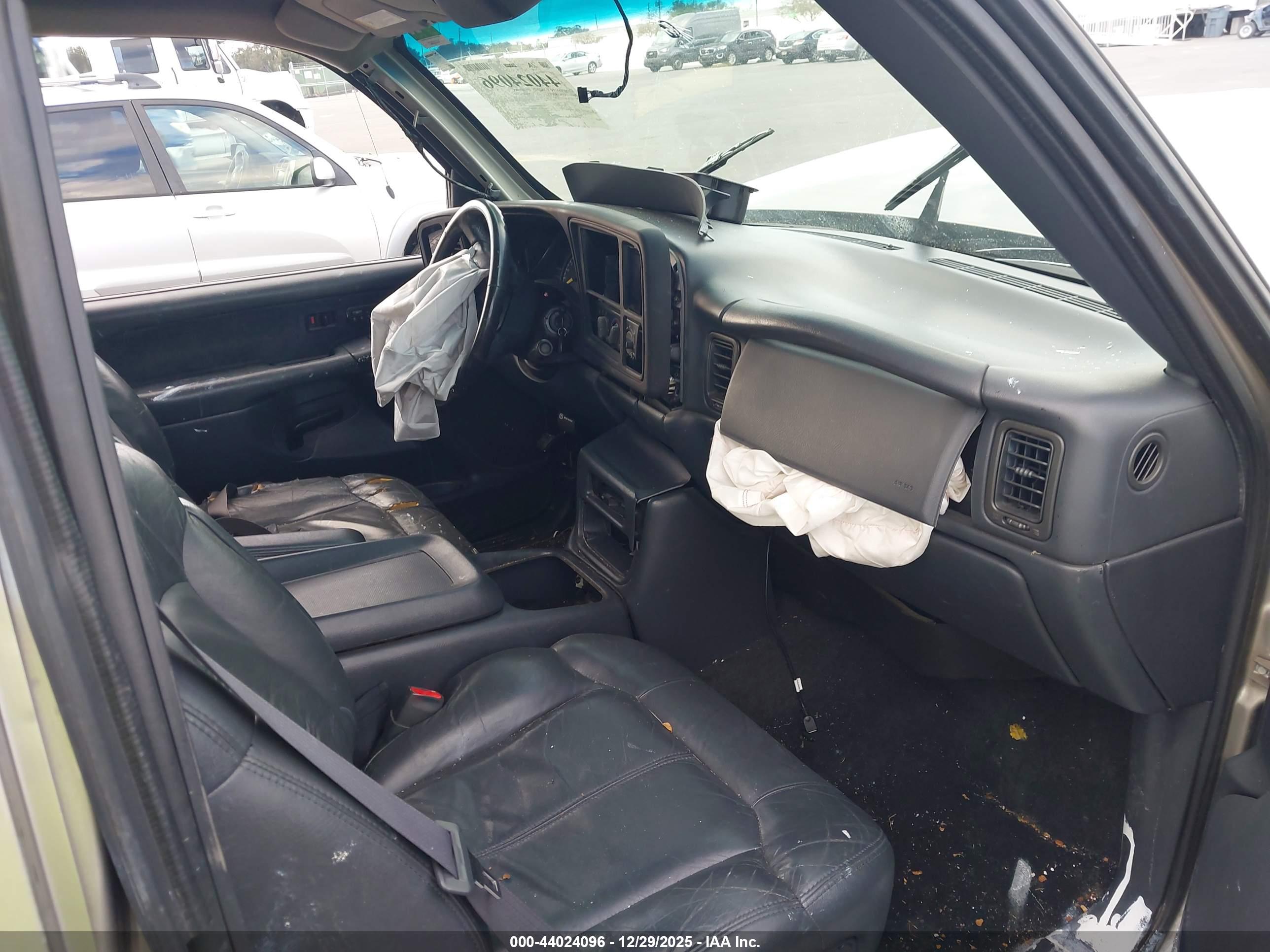 CHEVROLET SILVERADO image 5