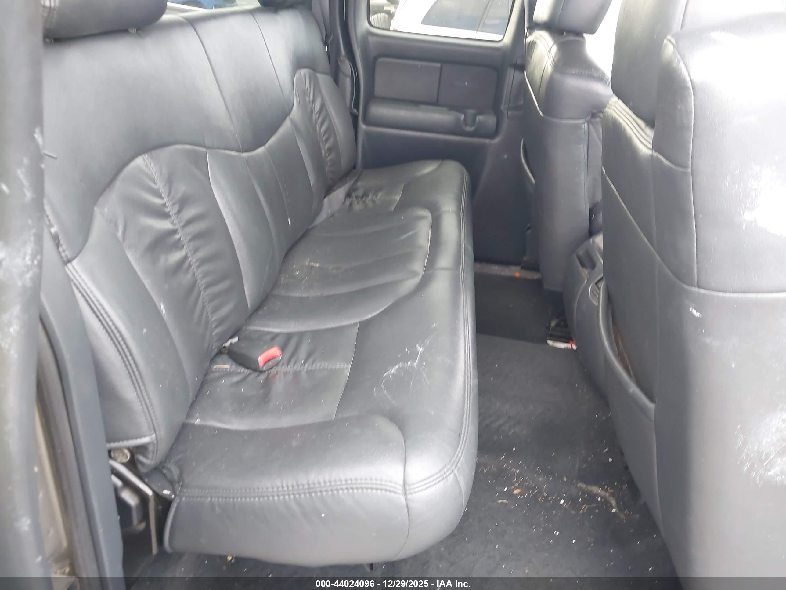 CHEVROLET SILVERADO image 8