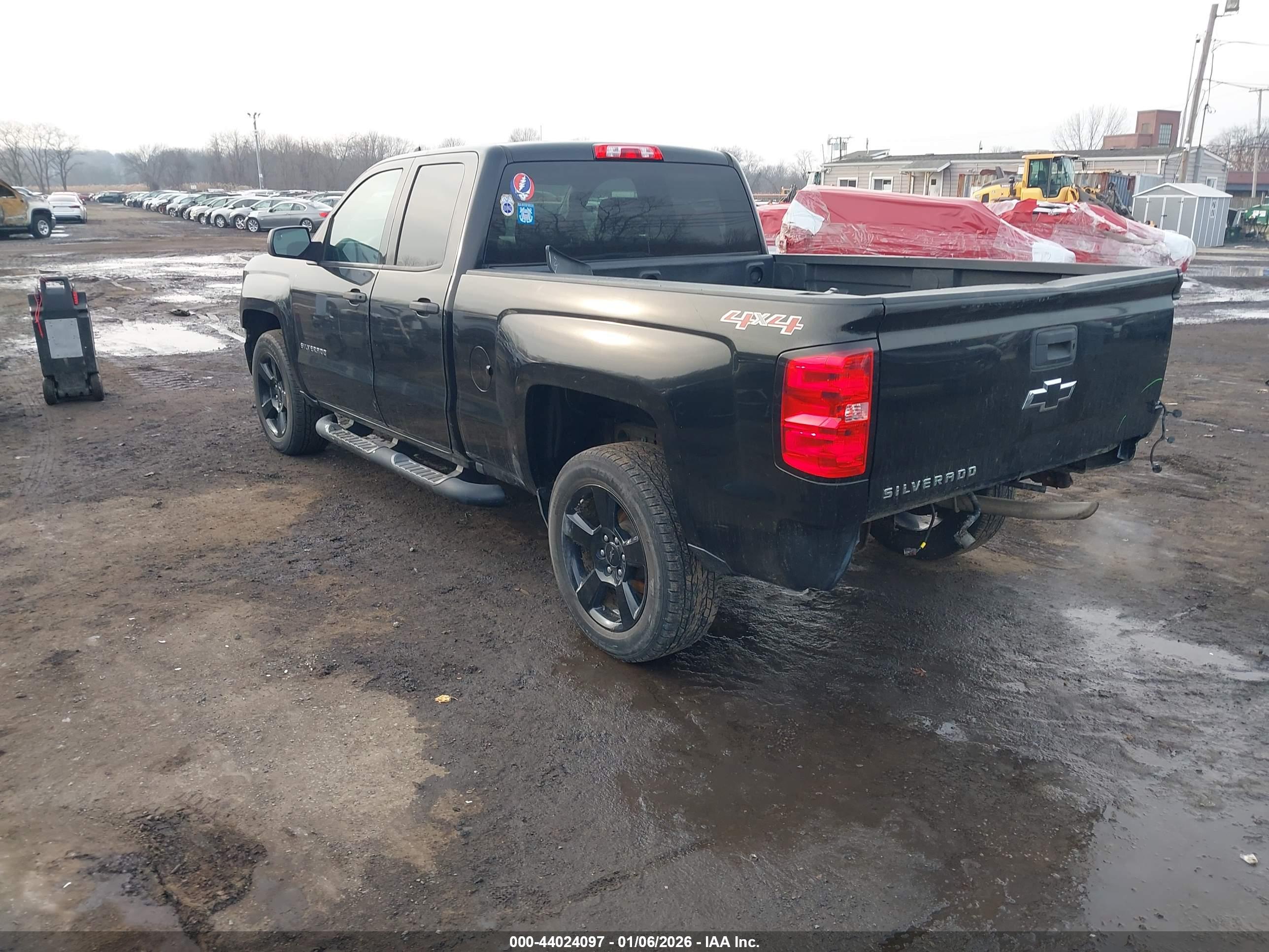 CHEVROLET SILVERADO image 3