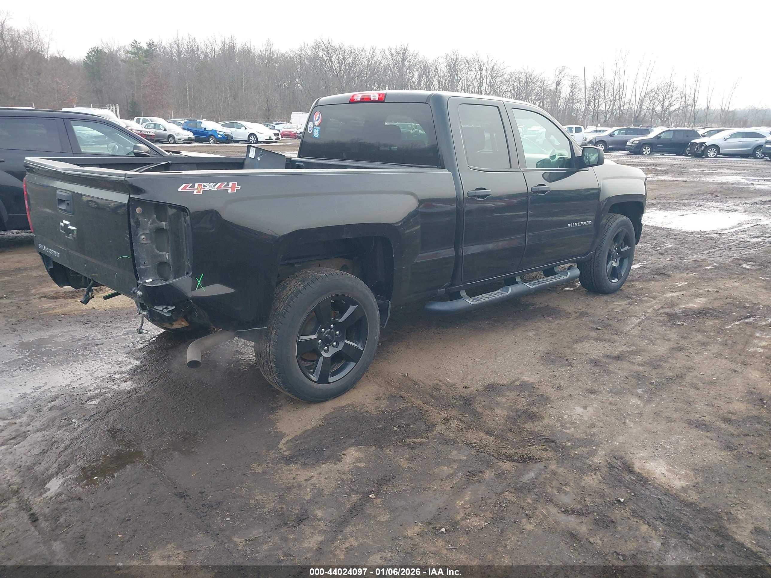 CHEVROLET SILVERADO image 4