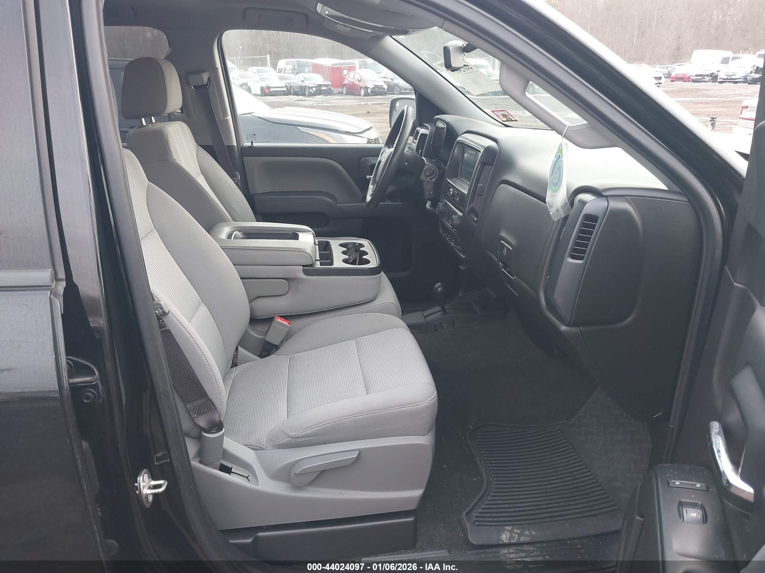 CHEVROLET SILVERADO image 5