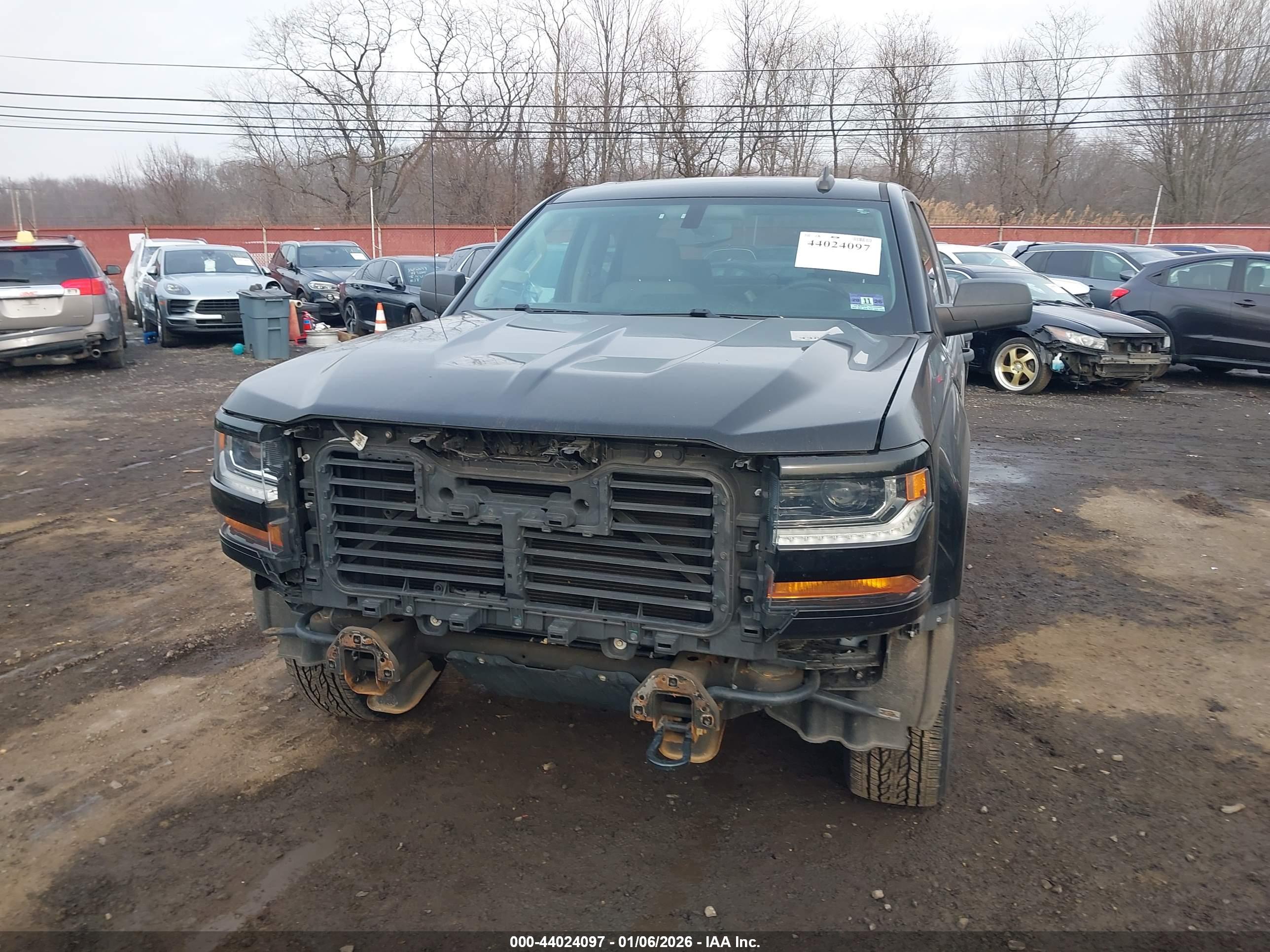 CHEVROLET SILVERADO image 6