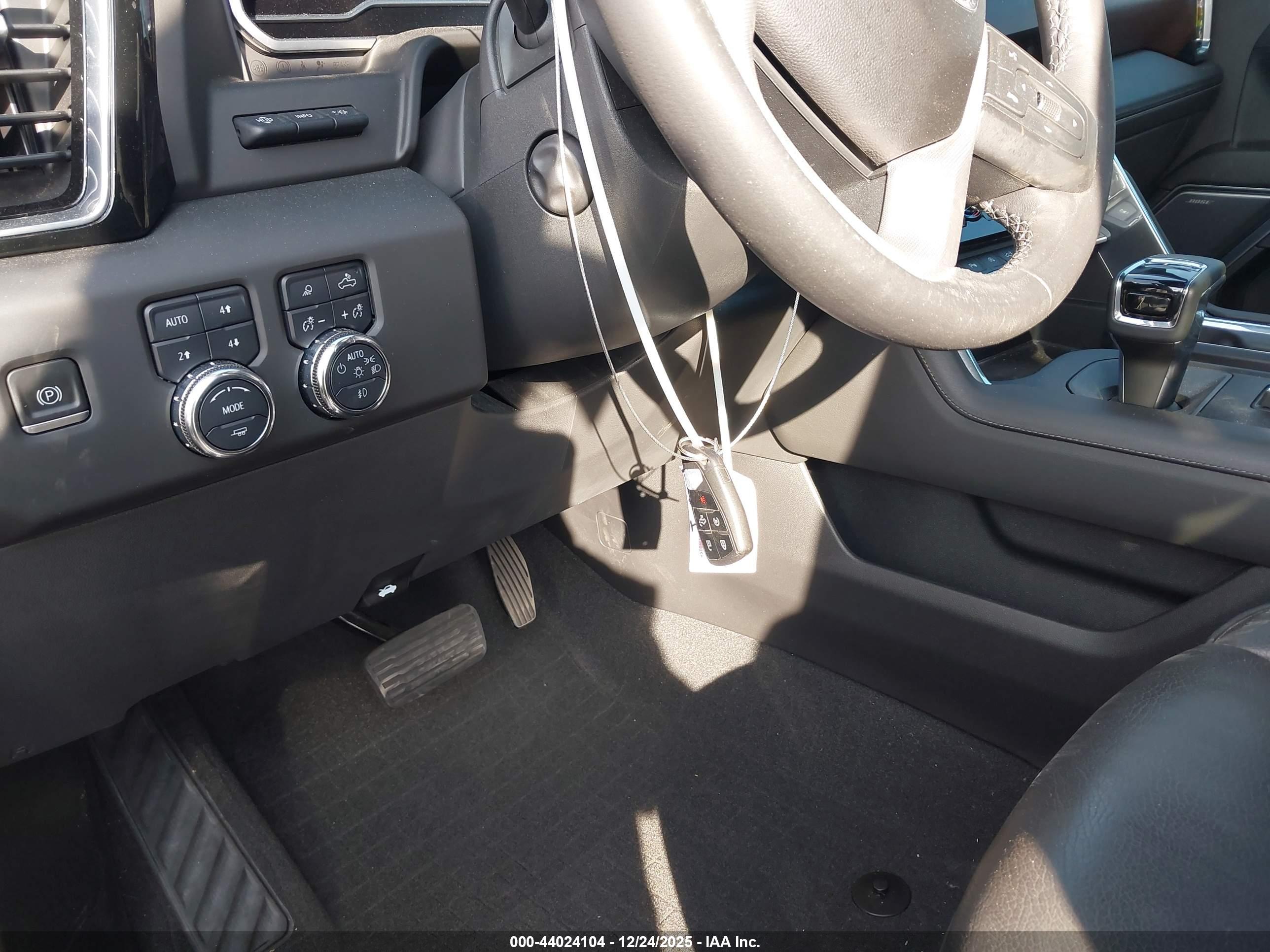 GMC SIERRA image 11
