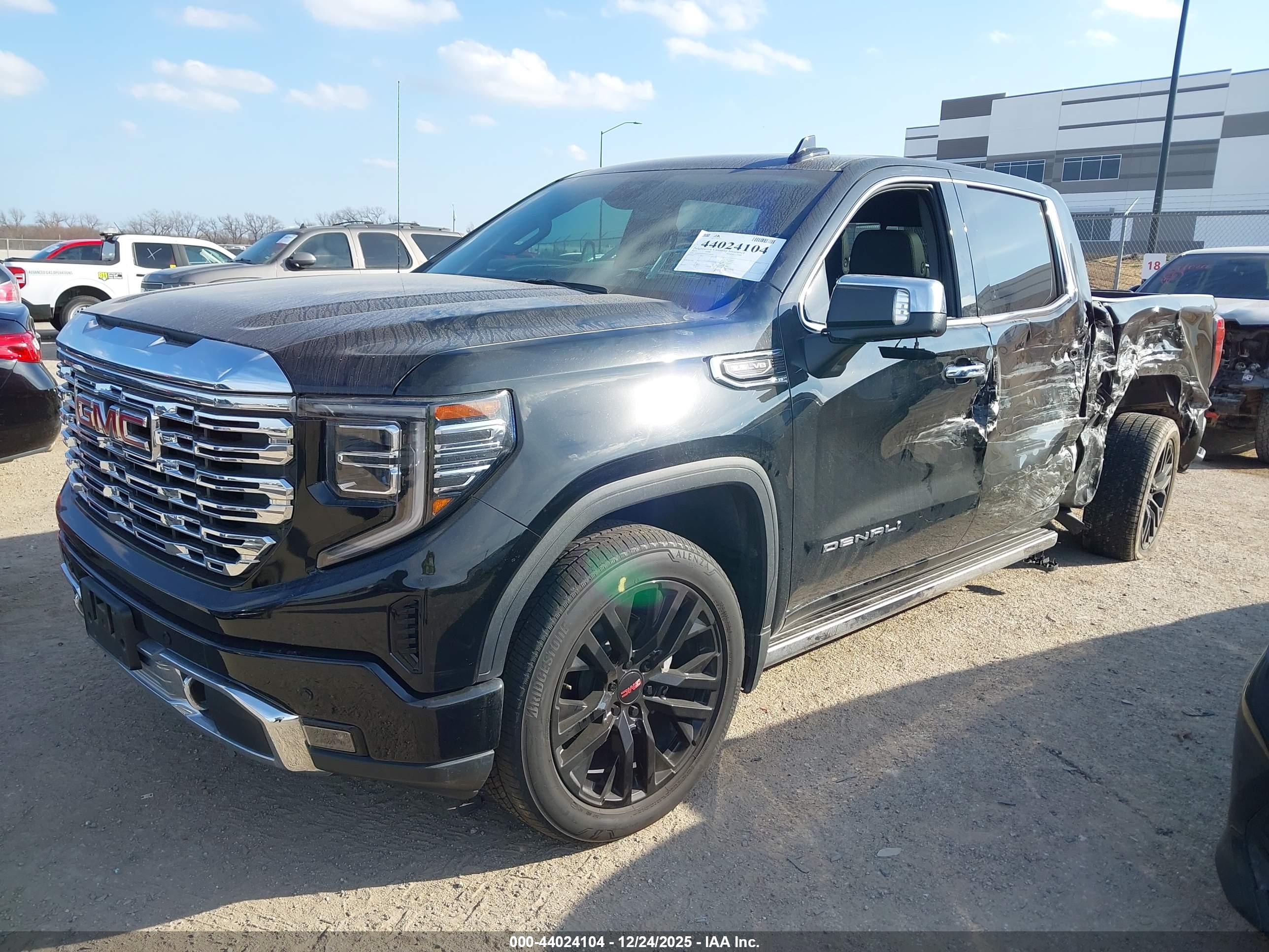 GMC SIERRA image 2