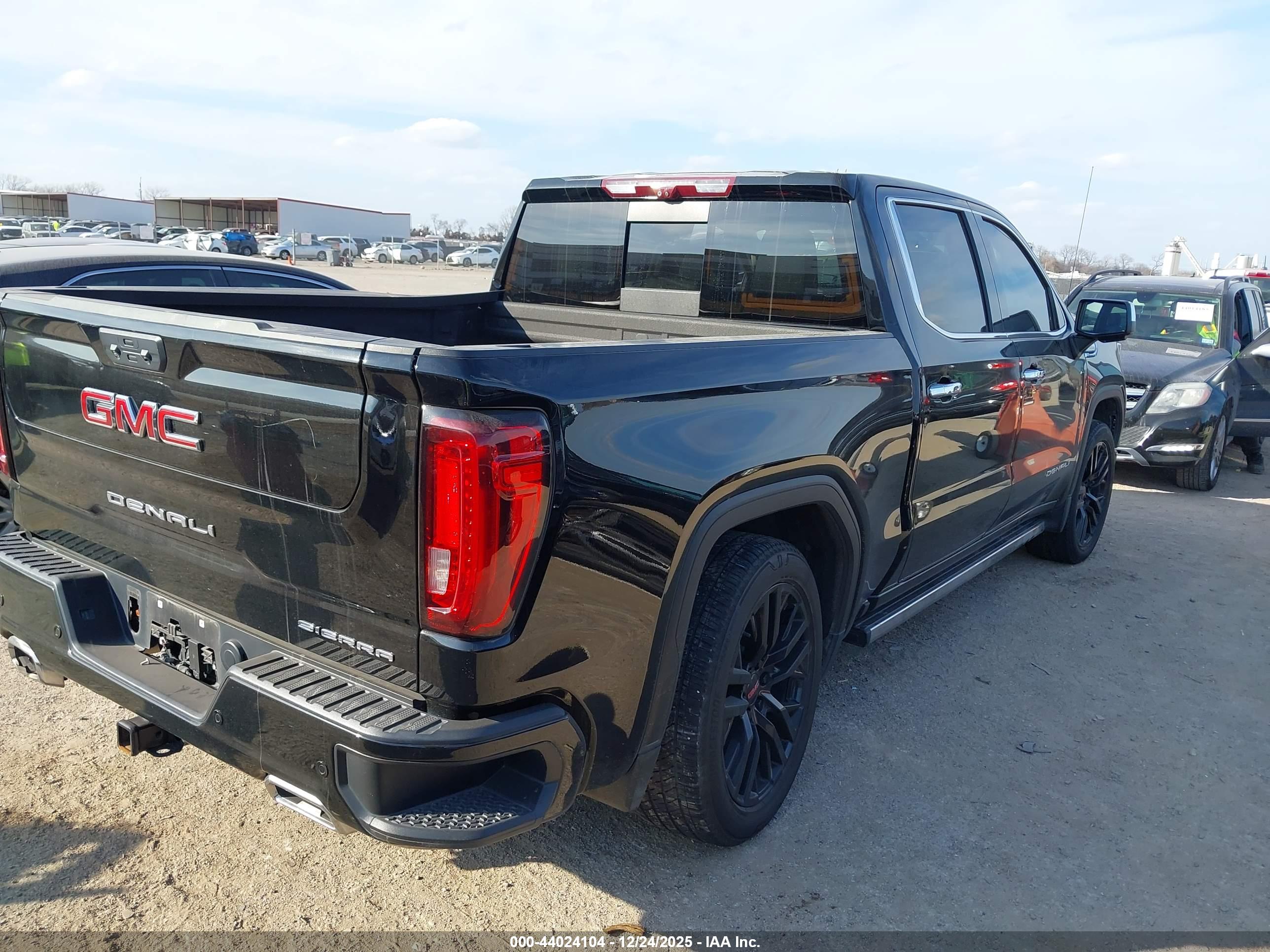 GMC SIERRA image 4
