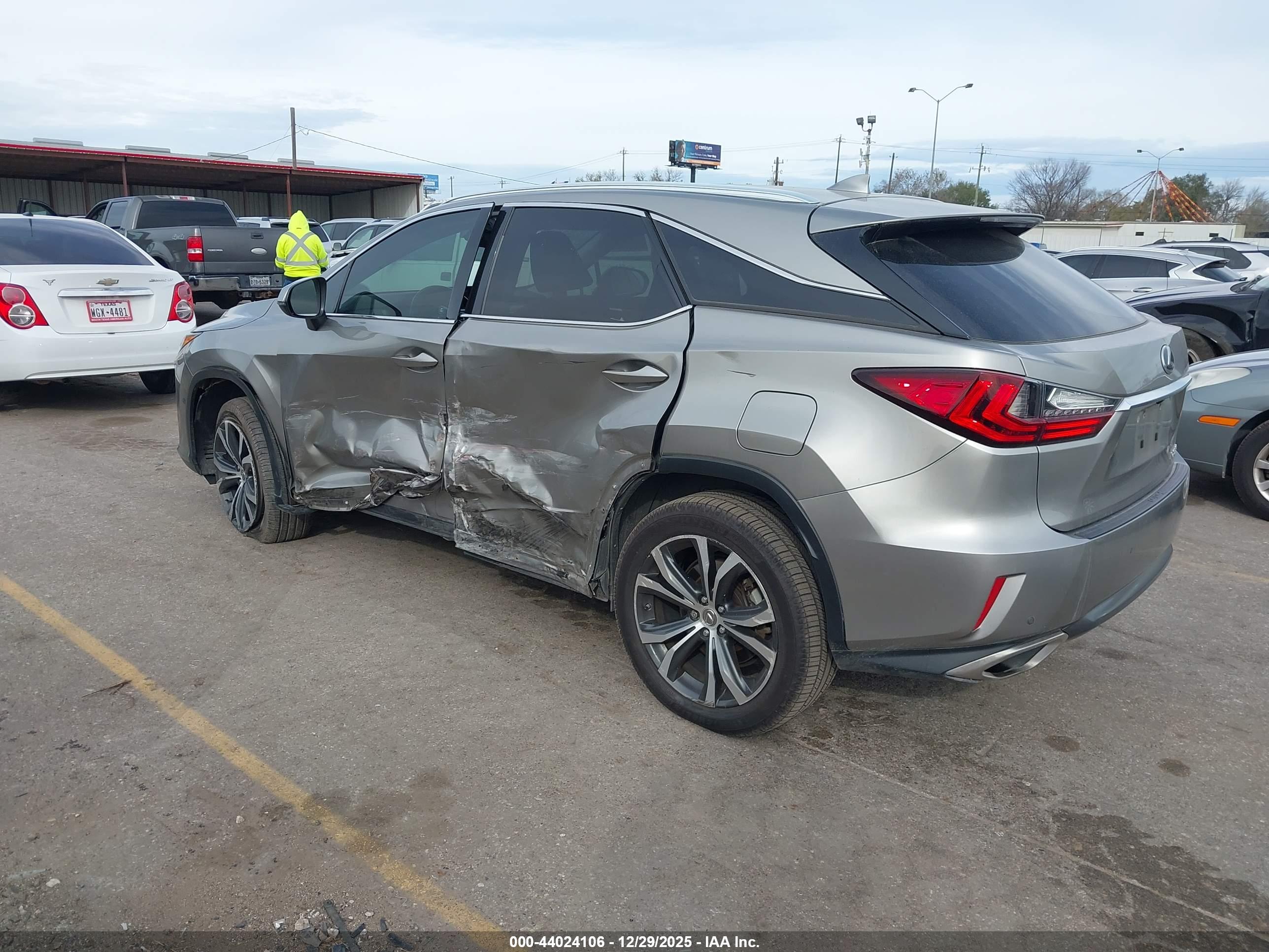 LEXUS RX image 3