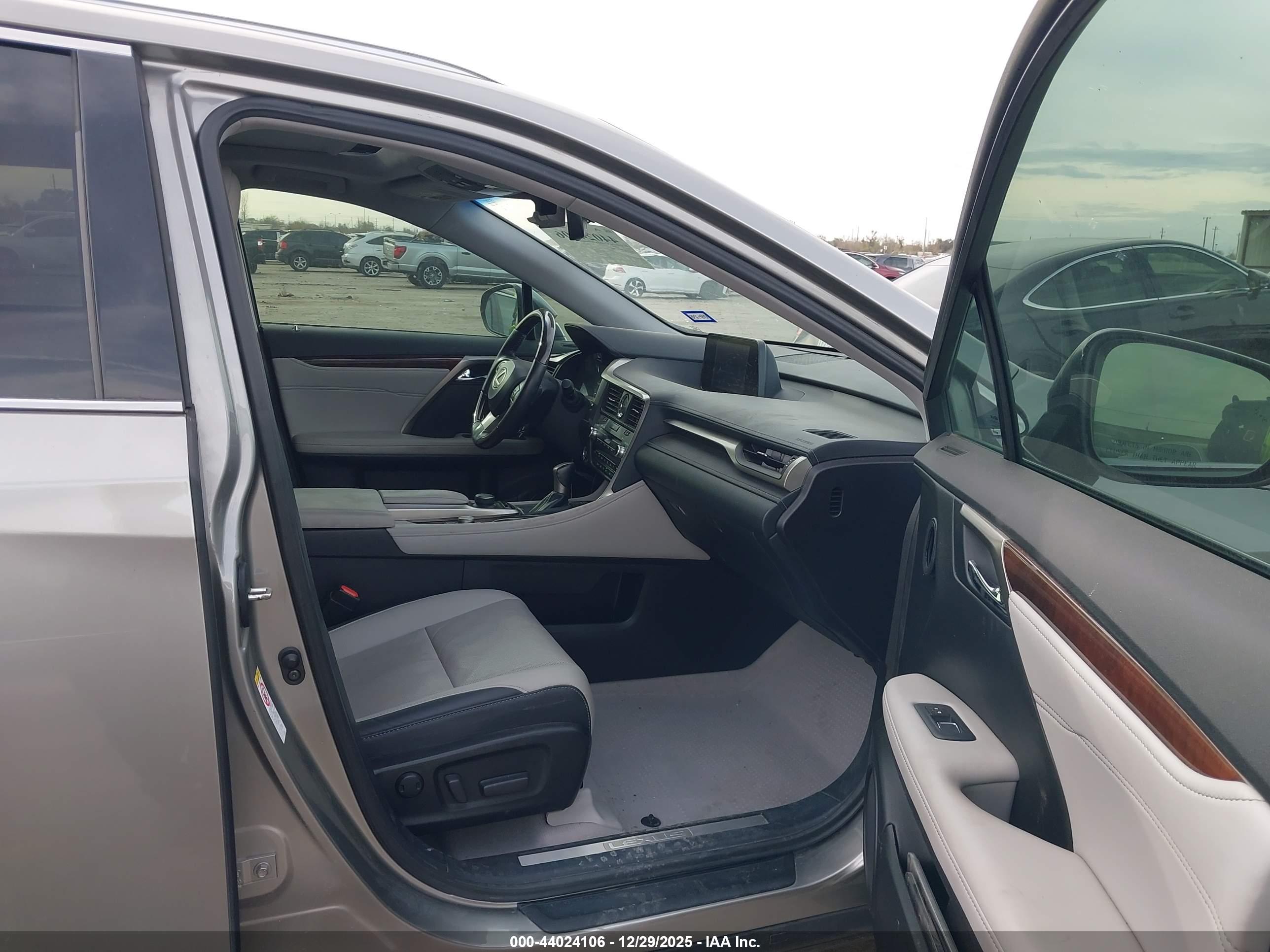 LEXUS RX image 5
