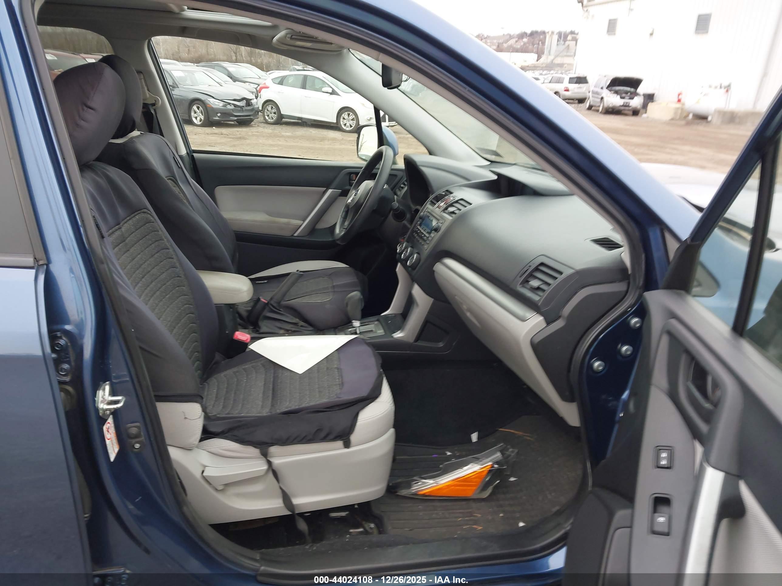 SUBARU FORESTER image 5