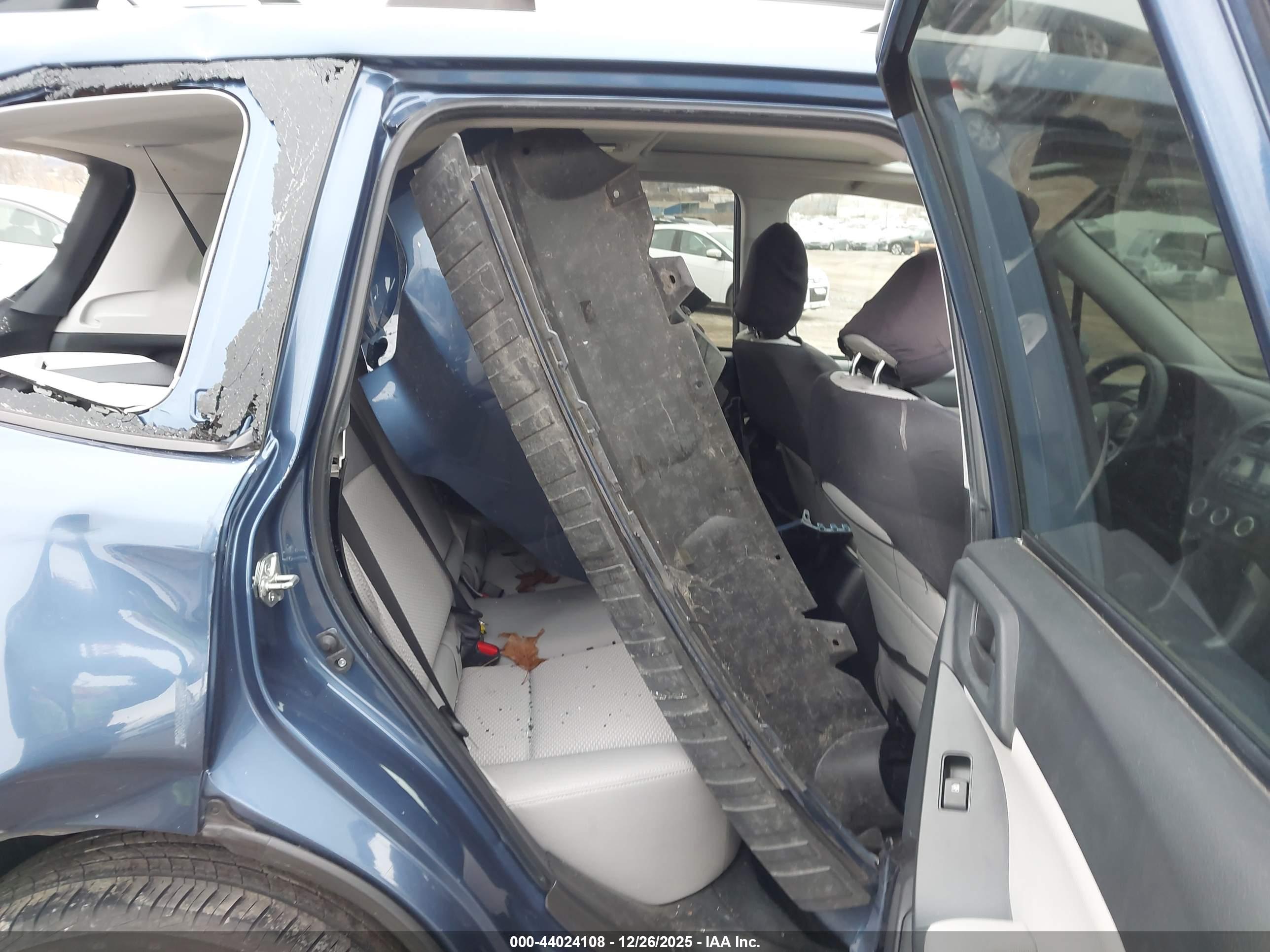 SUBARU FORESTER image 8