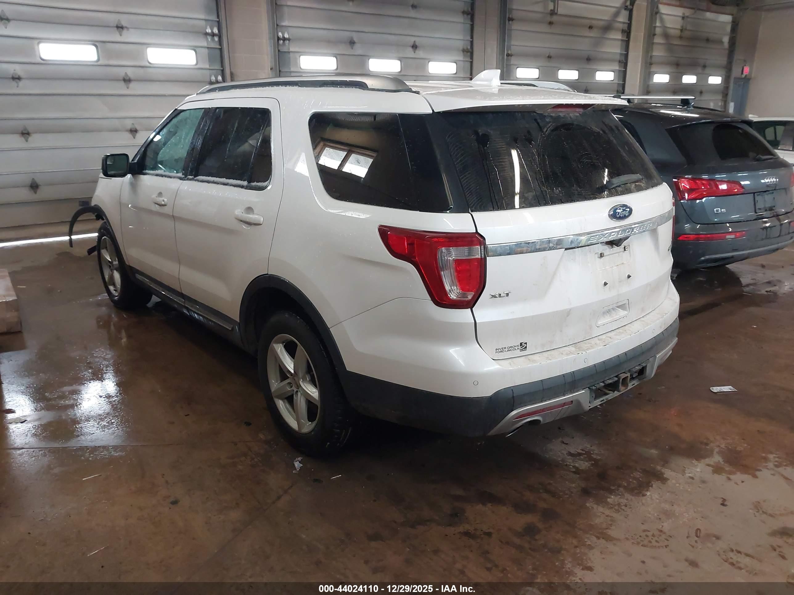 FORD EXPLORER image 3