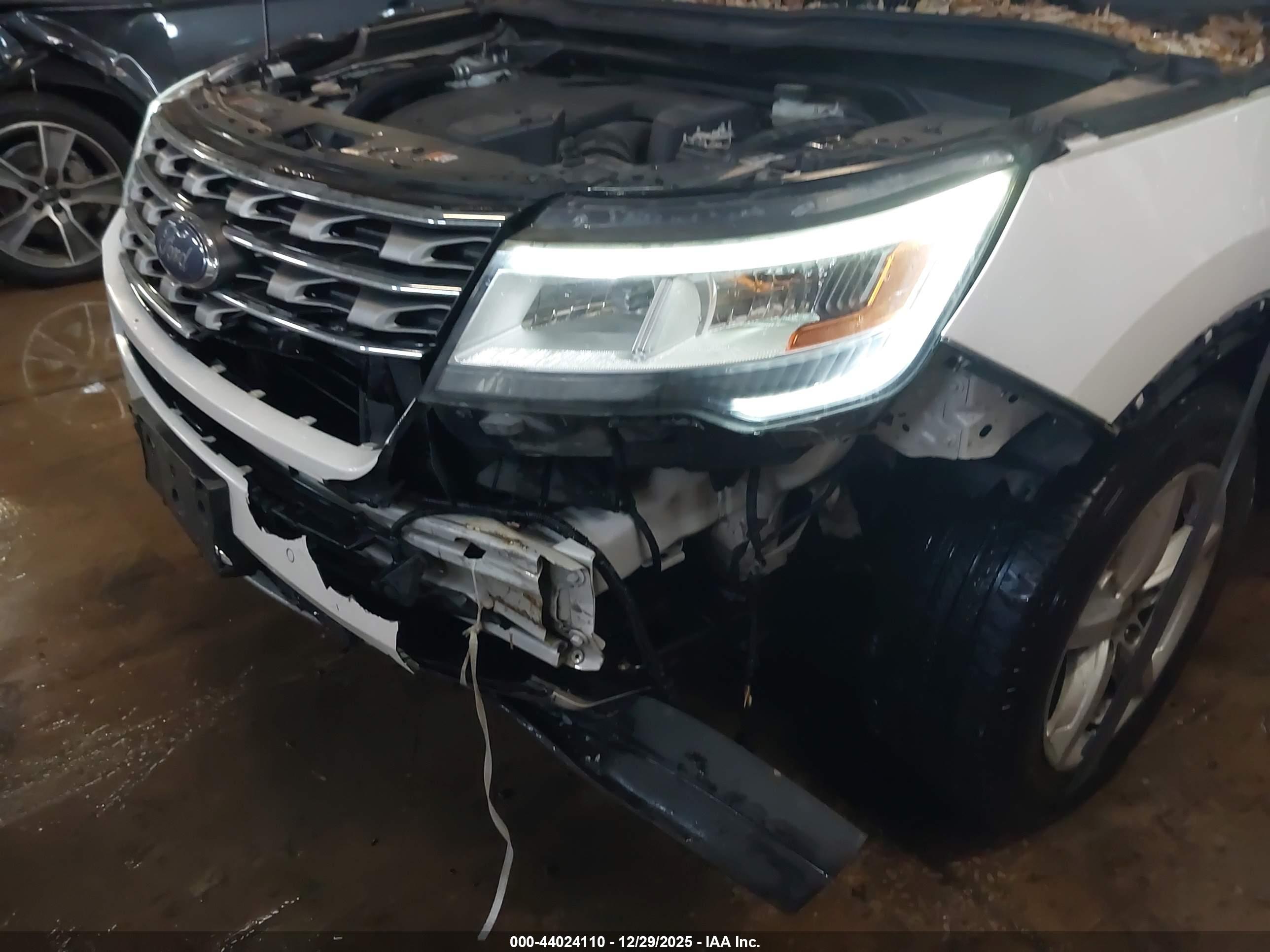 FORD EXPLORER image 6
