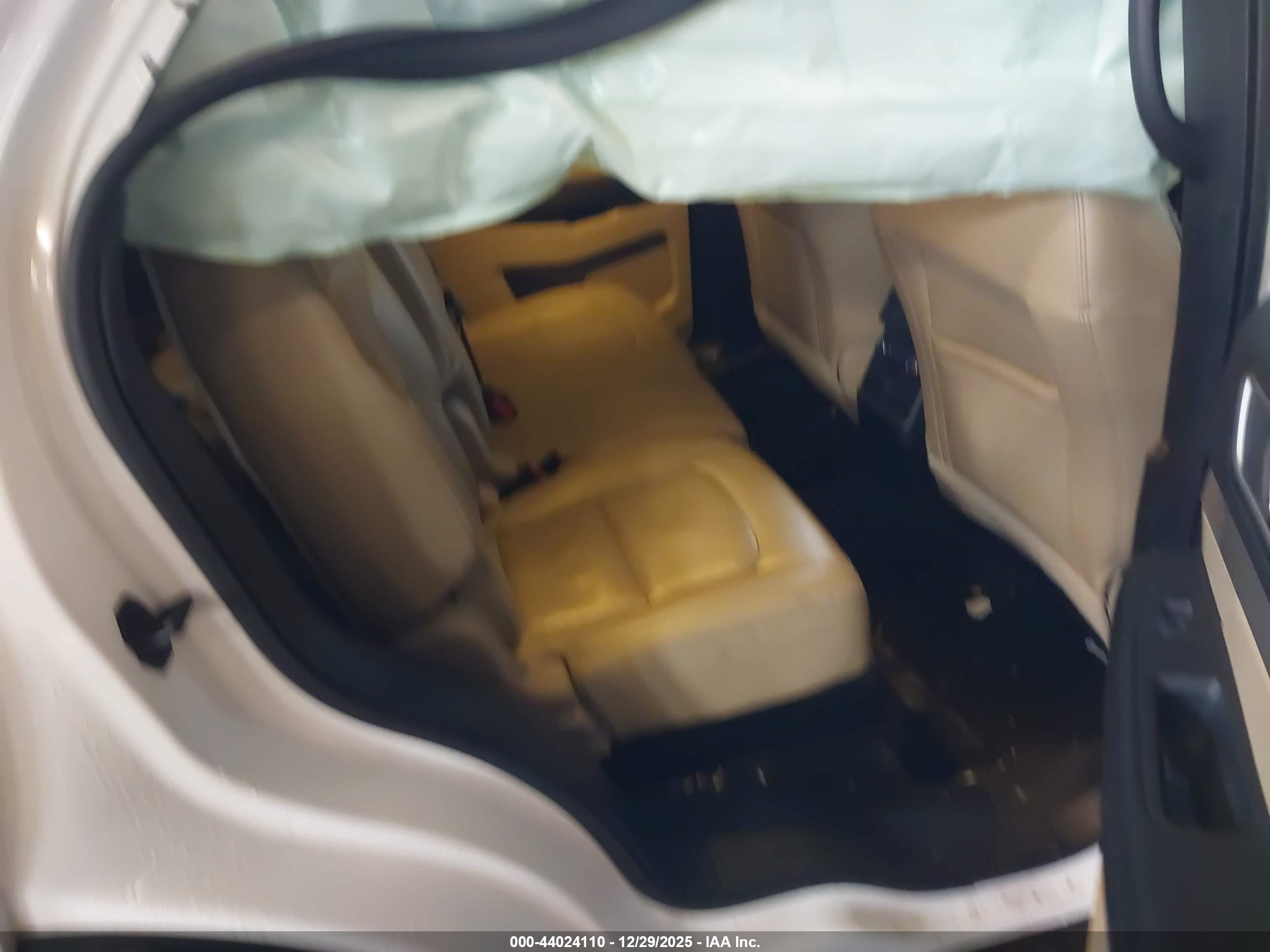 FORD EXPLORER image 8